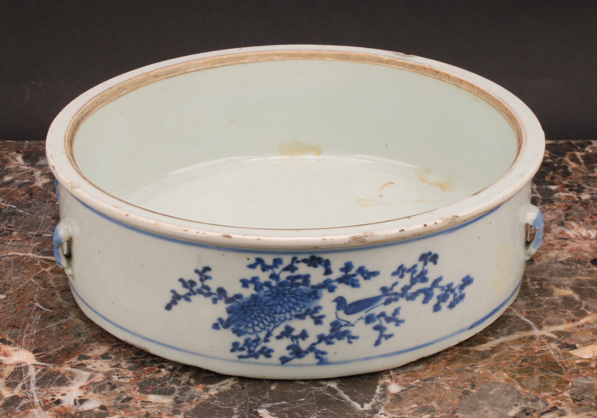 A 19th century Chinese stem cup, decorated in underglaze blue with central flowerhead and foliate - Image 3 of 7