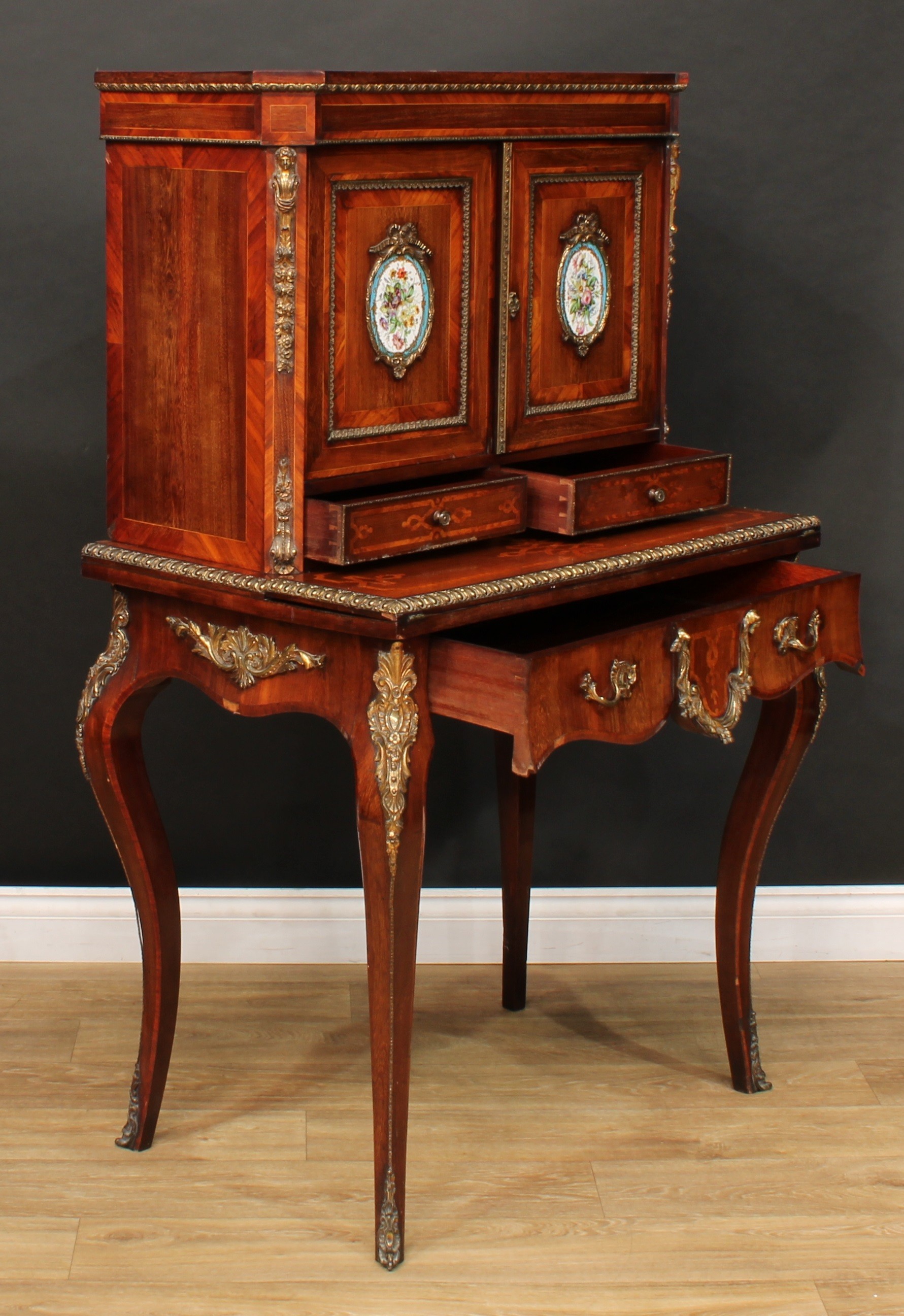 A 19th century porcelain and gilt metal mounted kingwood banded and marquetry bonheur du jour, - Bild 5 aus 7