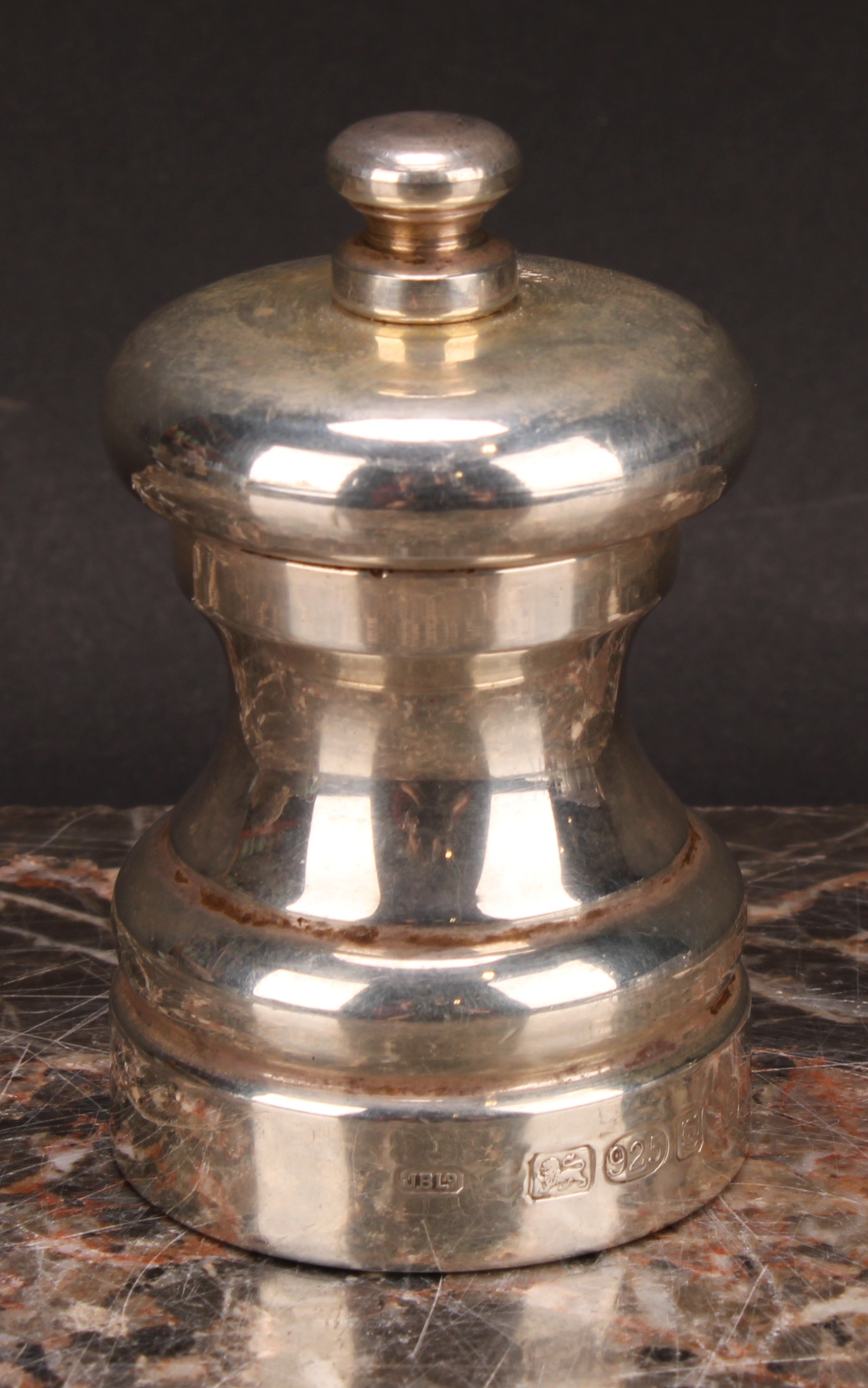 An Elizabeth II silver pepper grinder, 7cm high, London 2002 - Image 2 of 4