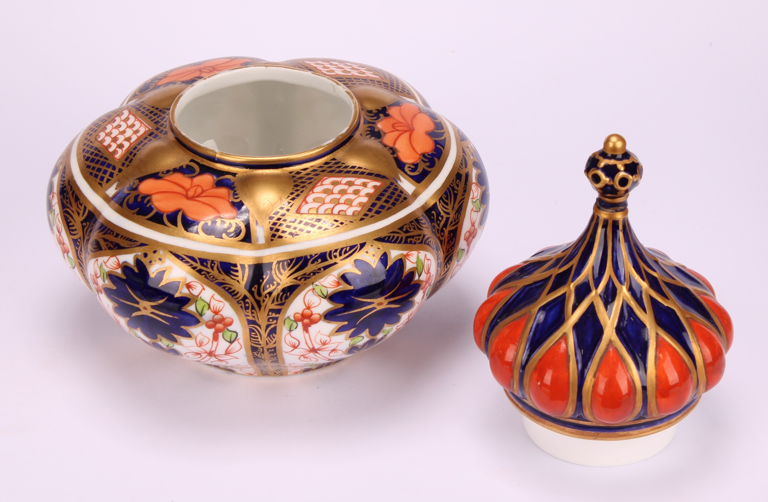 An associated pair of Royal Crown Derby 1128 Imari pattern lobed ovoid vases and covers, of - Image 10 of 11