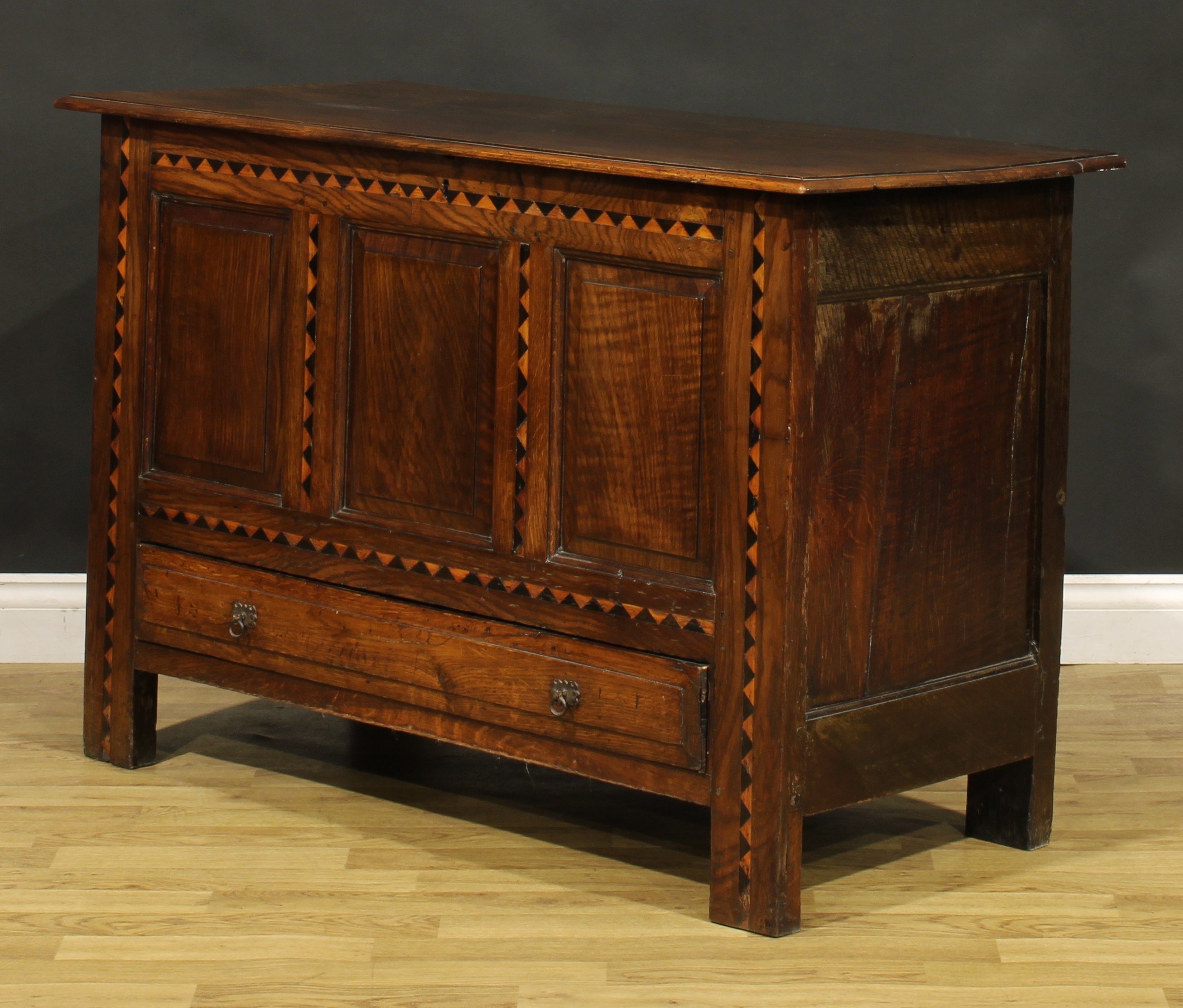 An 18th century design oak mule chest, hinged top above three raised and fielded panels outlined - Image 4 of 5