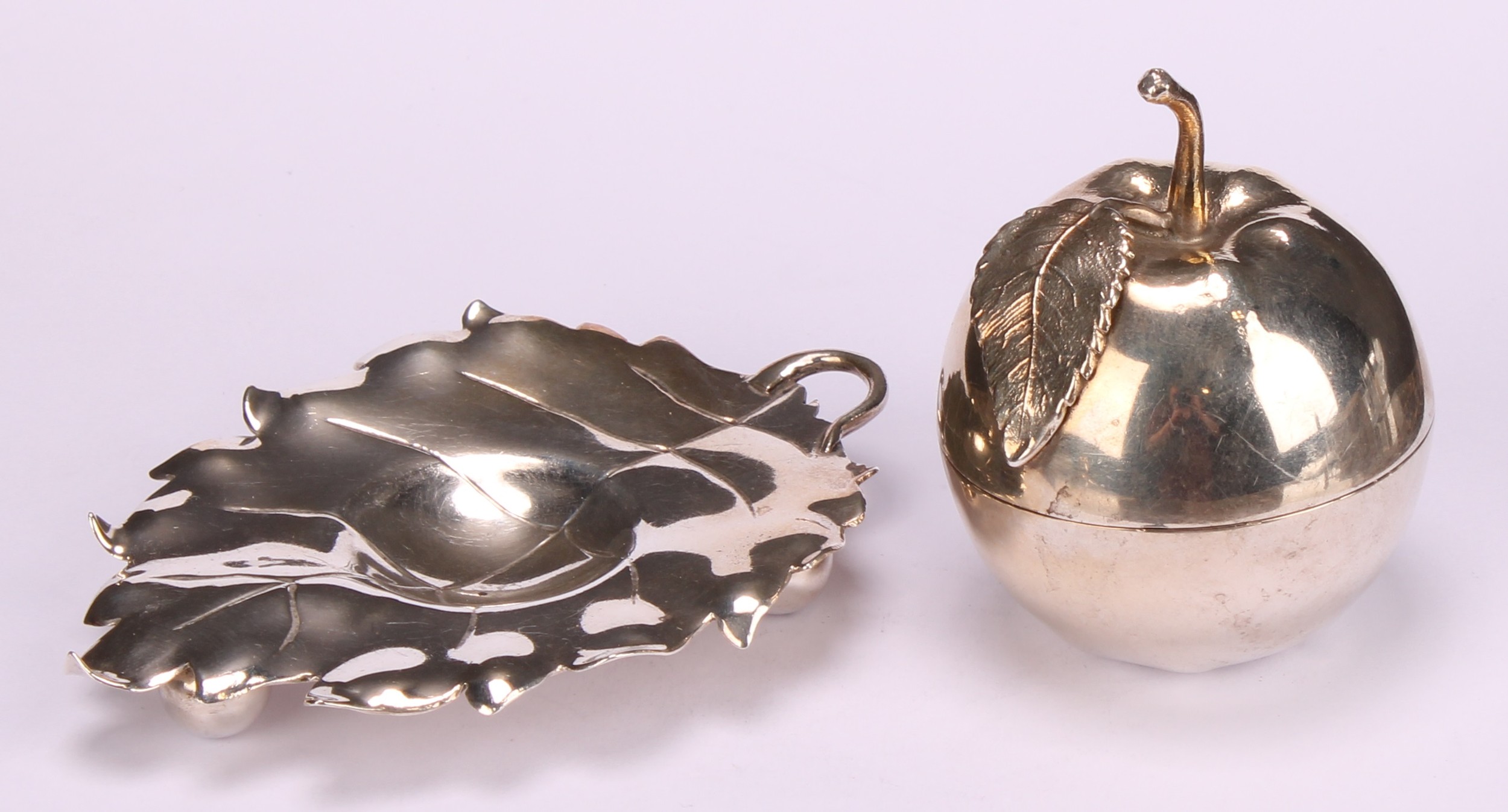 A pair of Elizabeth II silver novelty condiments and stands, modelled as apples, the cast leaf - Image 12 of 16