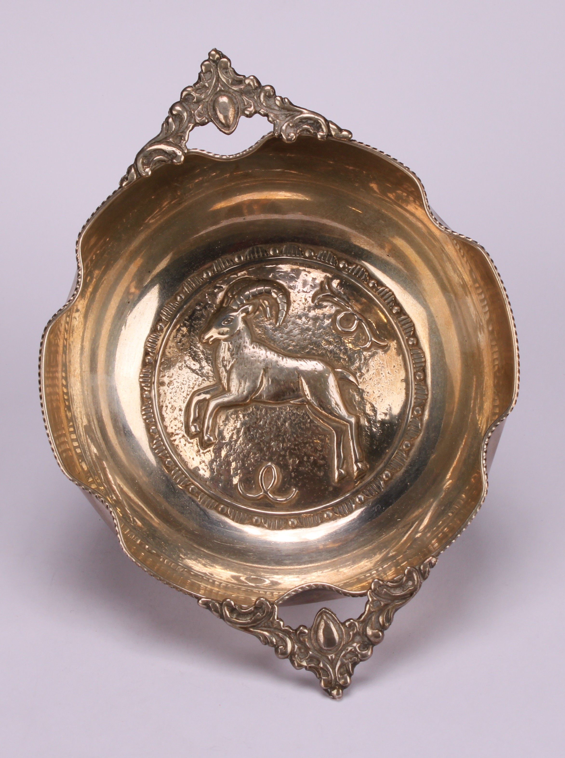 An early 20th century Continental silver two handled dish, embossed with the astrological symbols - Image 4 of 5