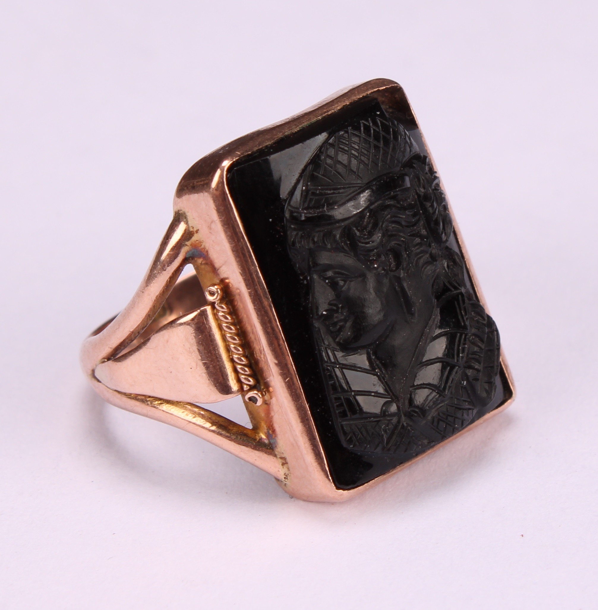 A Victorian black onyx glass mourning ring, rectangular cameo panel bust portrait of a figure with - Image 2 of 4