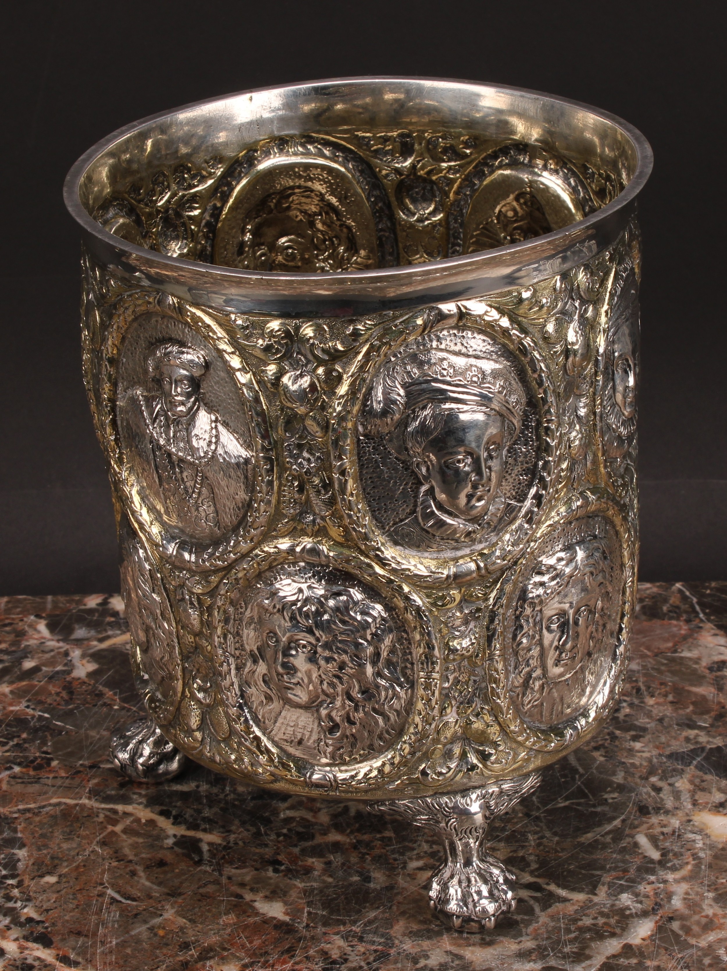 A large 17th/early 18th century German parcel-gilt silver beaker, chased as a Renaissance portrait - Image 3 of 6