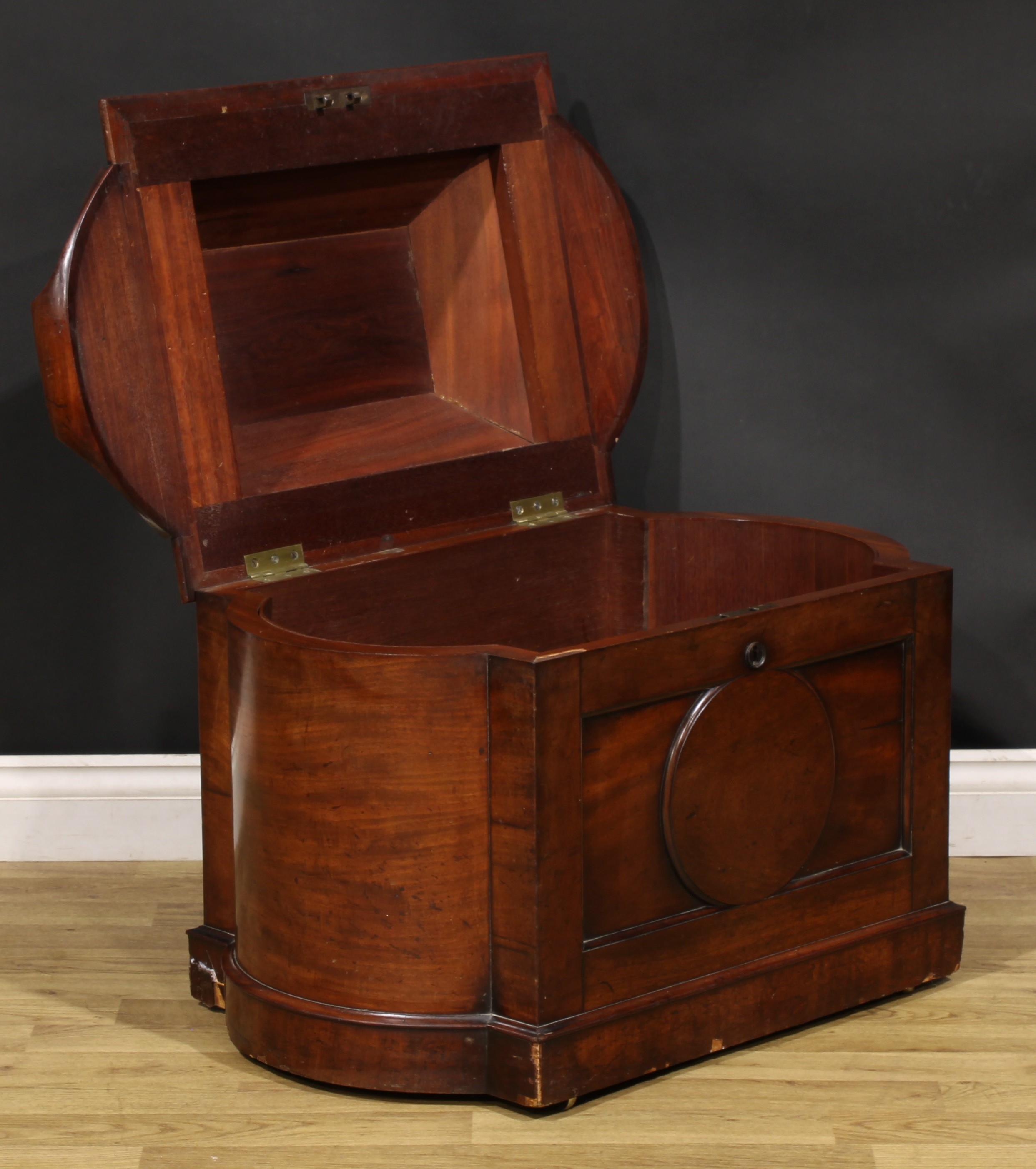 A Post-Regency mahogany cellarette, hinged cover enclosing a compartmented zinc-lined interior, - Image 3 of 5