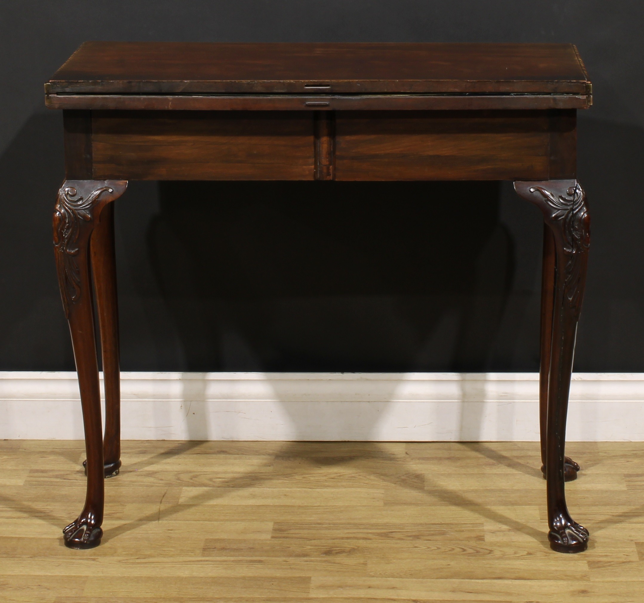 A 19th century mahogany card table, possibly Irish, hinged top with gadroon-and-ribbon edge - Image 6 of 6