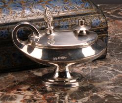 A George V silver cigar lighter, after a lamp from Classical antiquity, domed base, loop handle, 9cm