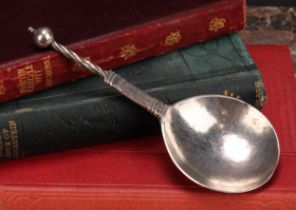 A 17th century Norwegian silver spoon, orb finial, twisted stem, 13.5cm long, maker's mark IR, c.