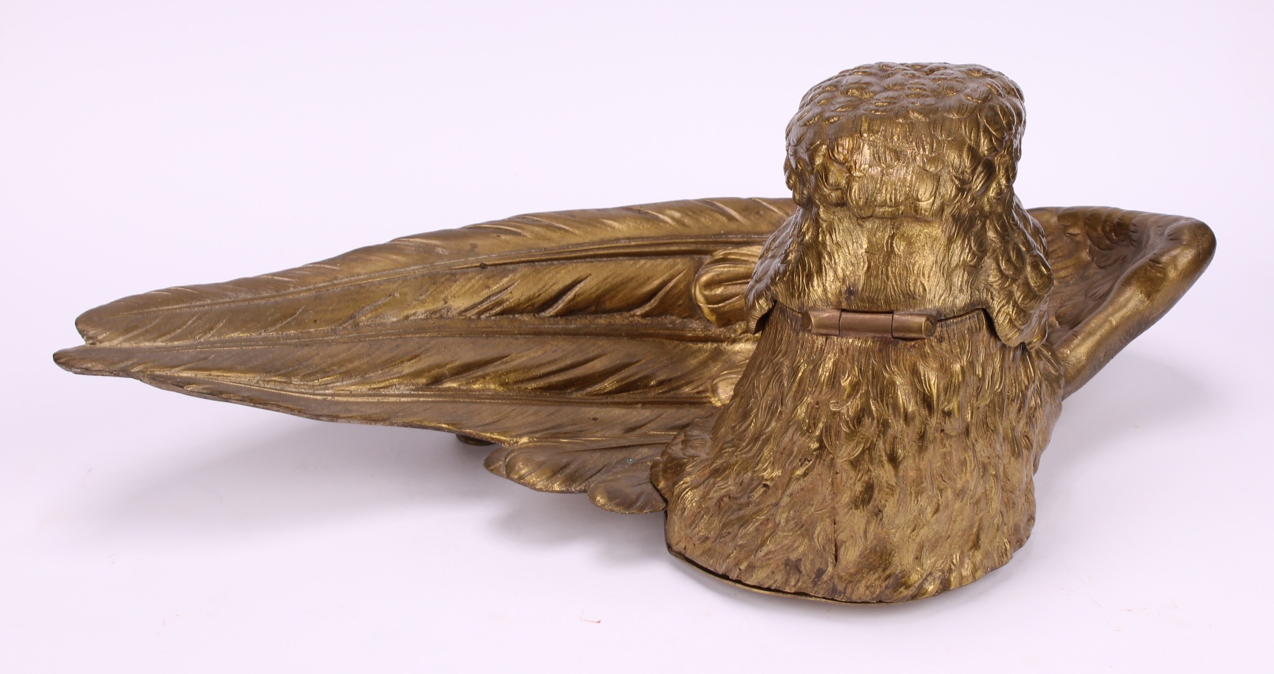 A French gilt metal novelty inkwell, cast as the head of an eagle, 28.5cm wide - Image 5 of 5