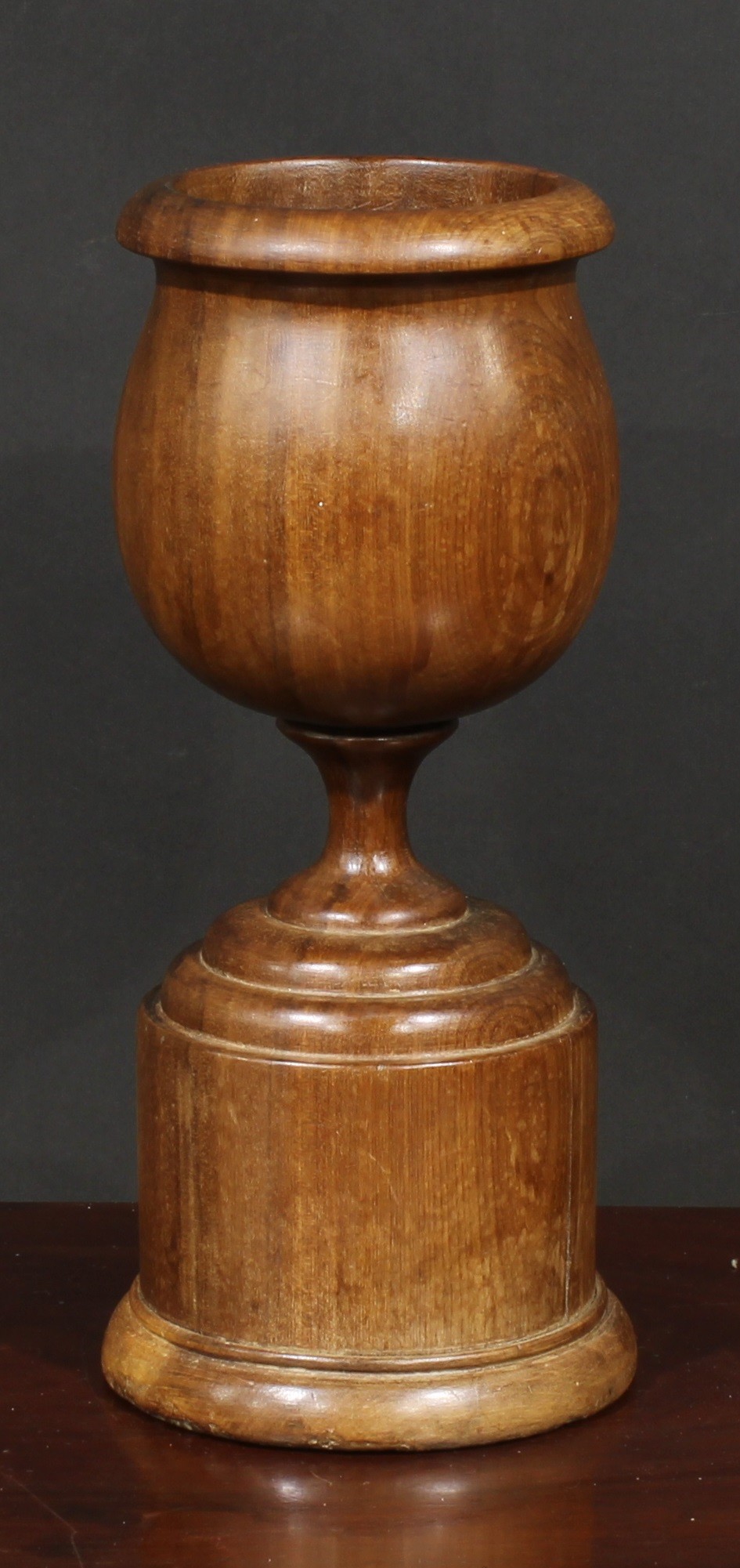 Treen - a 19th century pork pie mould, 16.5cm high; a turned wood goblet, boxes, etc (5) - Image 3 of 6