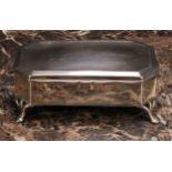 A George V silver canted rectangular dressing table jewellery box, hinged cover, pad feet, 11cm