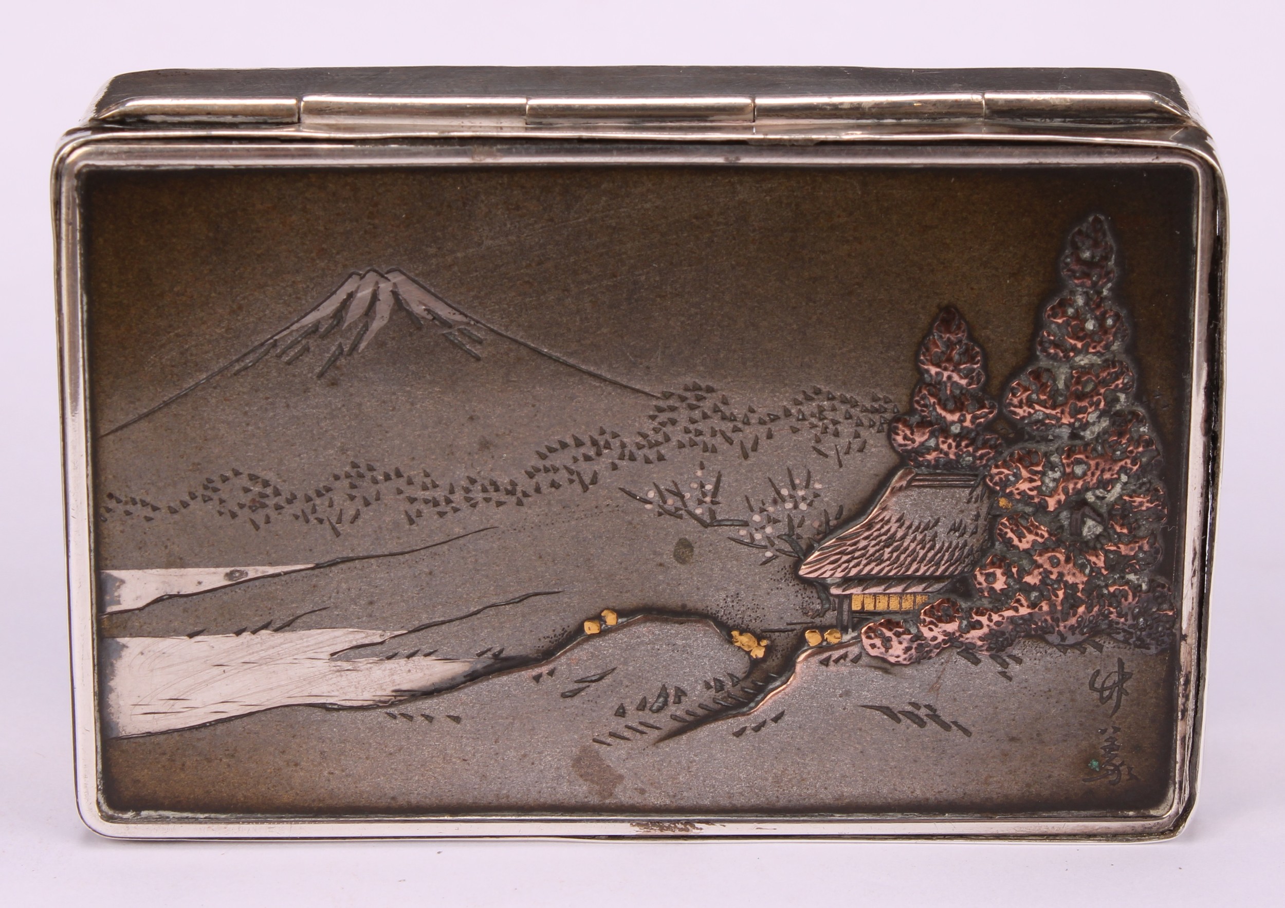 A Japanese silver and mixed metal rounded rectangular snuff box, the hinged cover decorated with - Image 3 of 6