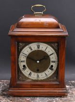 A mid 20th century bracket-form mantel clock, 15cm dial inscribed AN Elliott CLOCK, the chapter ring