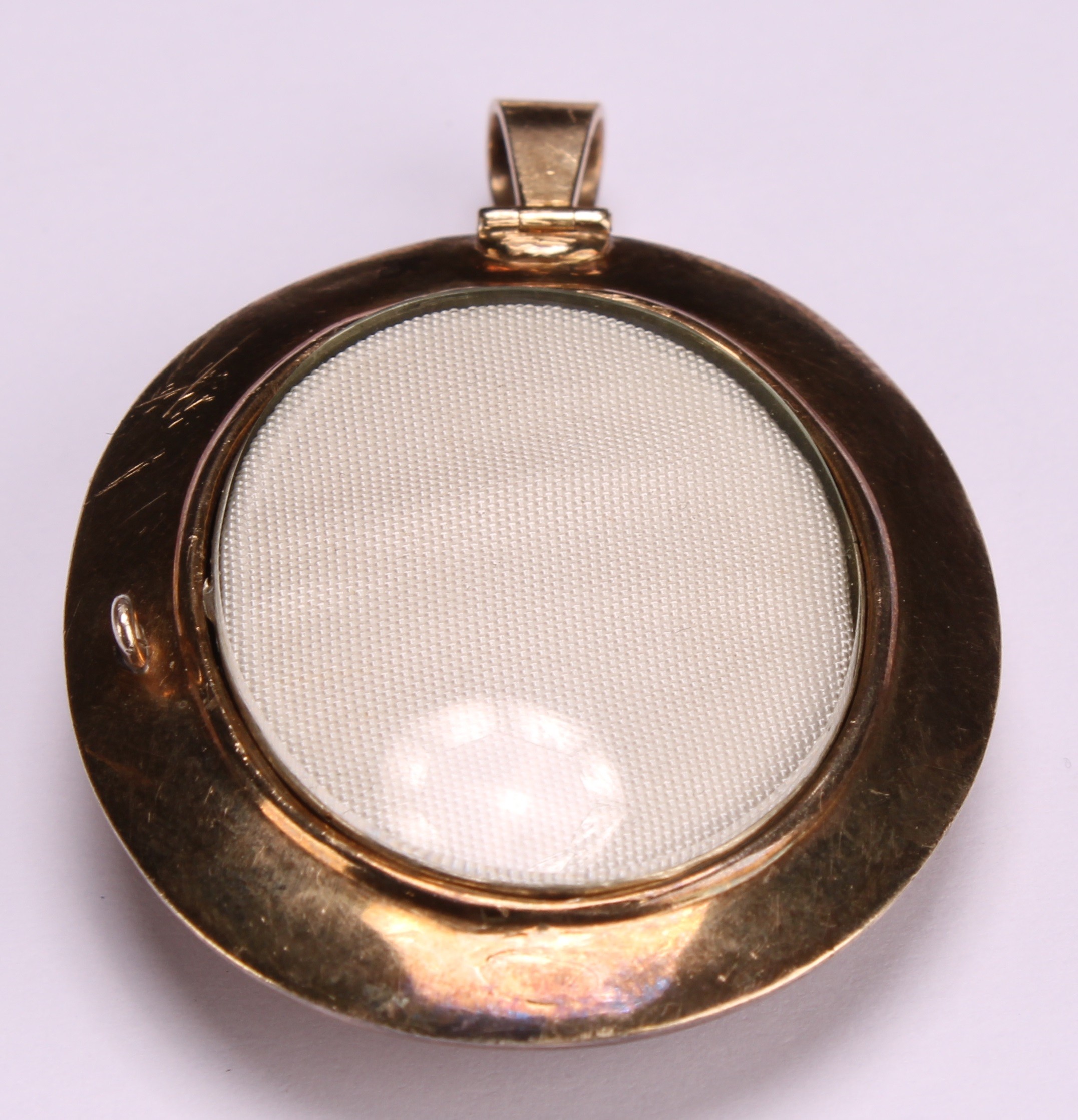 A Victorian gold coloured metal oval pendant, engraved with scrolls and centred by fruiting branches - Image 4 of 6