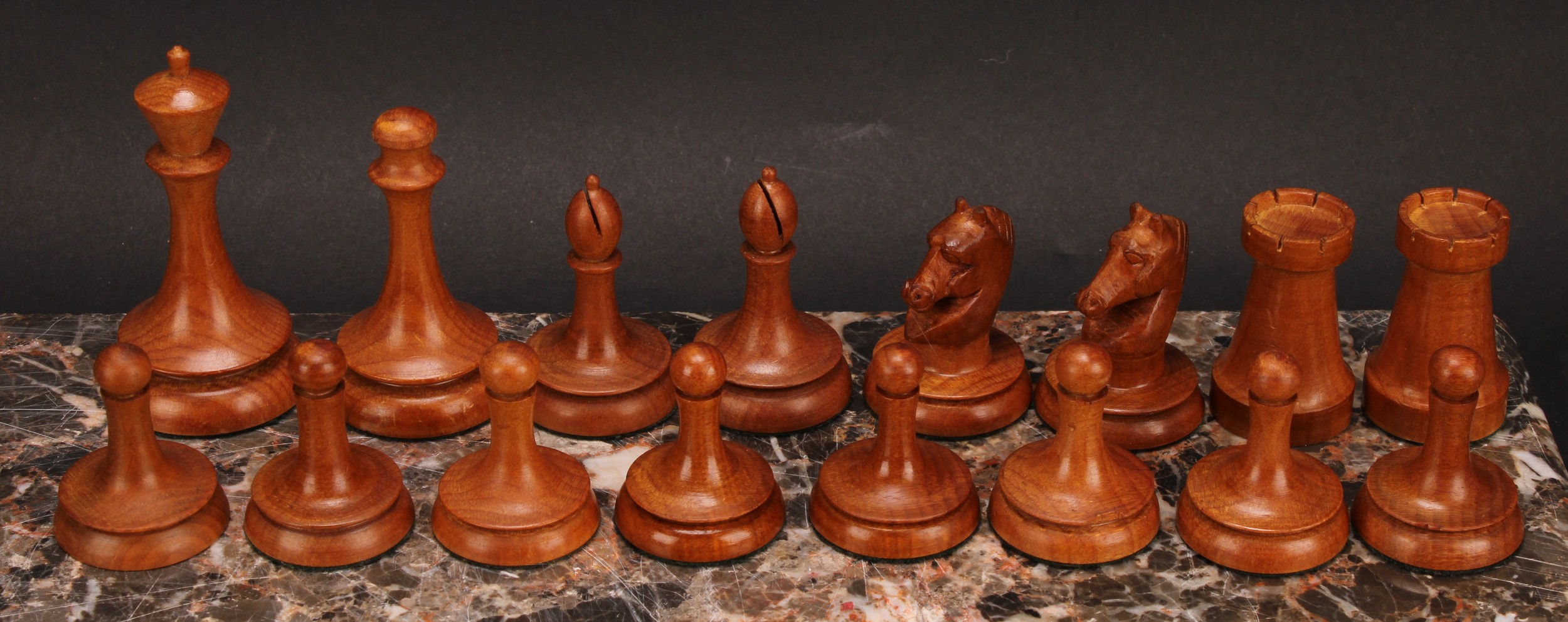 A mid-20th century beech and ebonised chess set, of Zagreb or Dubrovnik type pattern, the Kings - Image 4 of 4