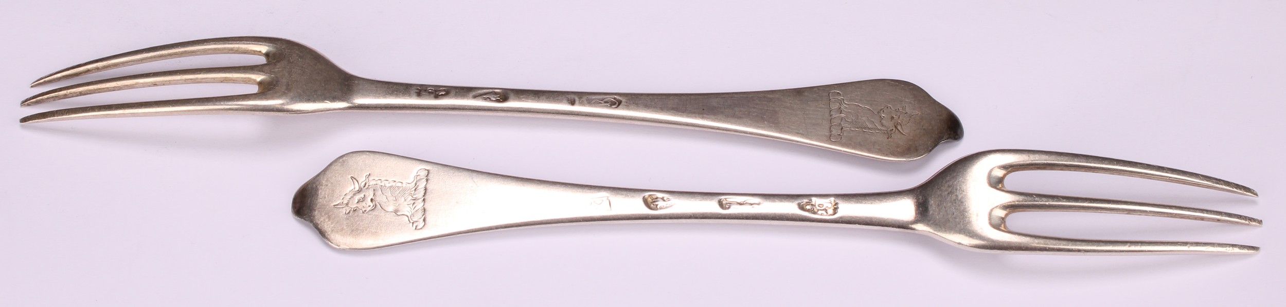 A pair of Queen Anne Britannia silver Dog Nose pattern three-prong forks, John Broake, London 1703 - Image 3 of 5