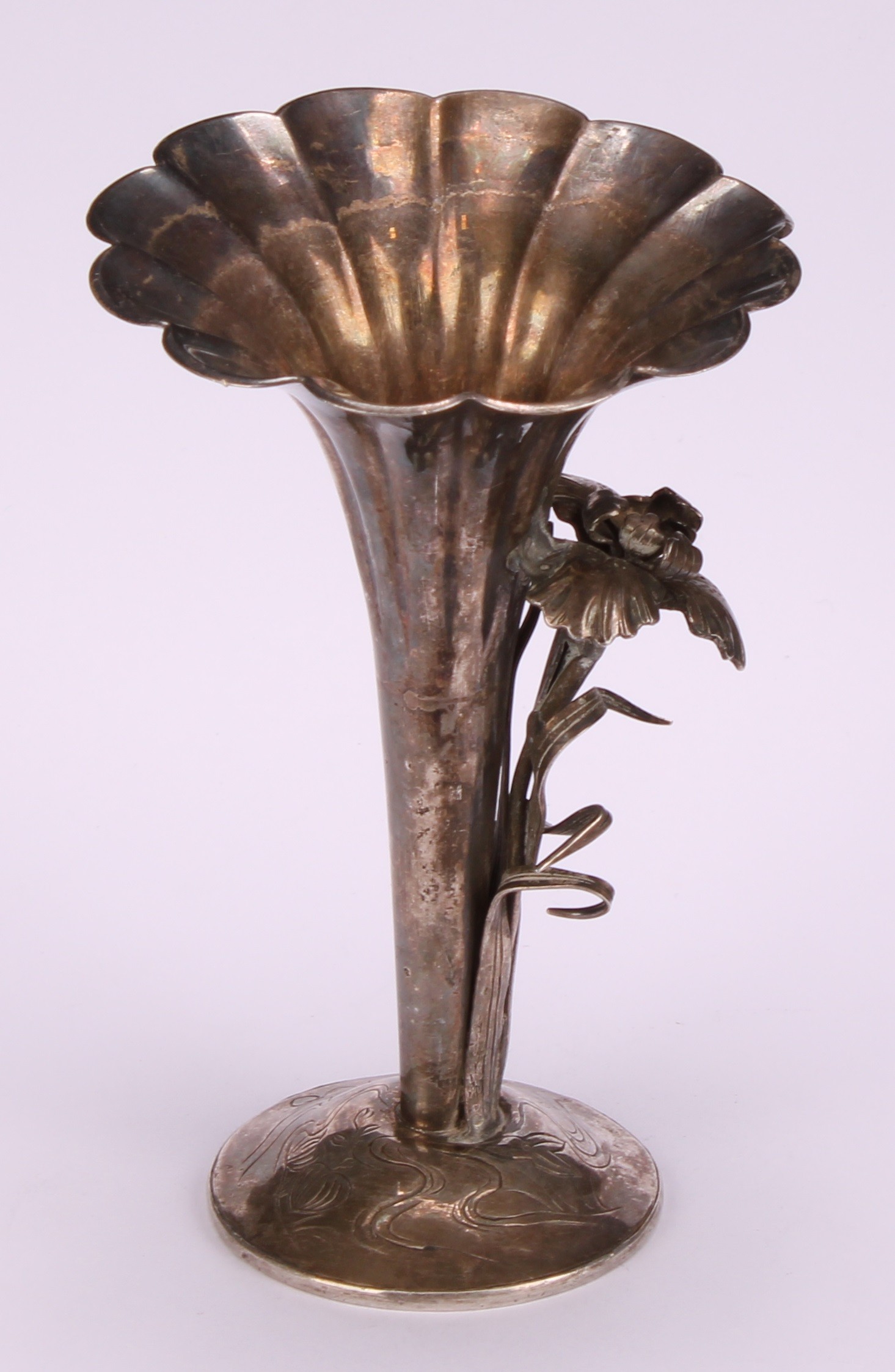 A Japanese silver fluted trumpet shaped posy vase, applied with a flower, 11.5cm high, character - Image 2 of 4