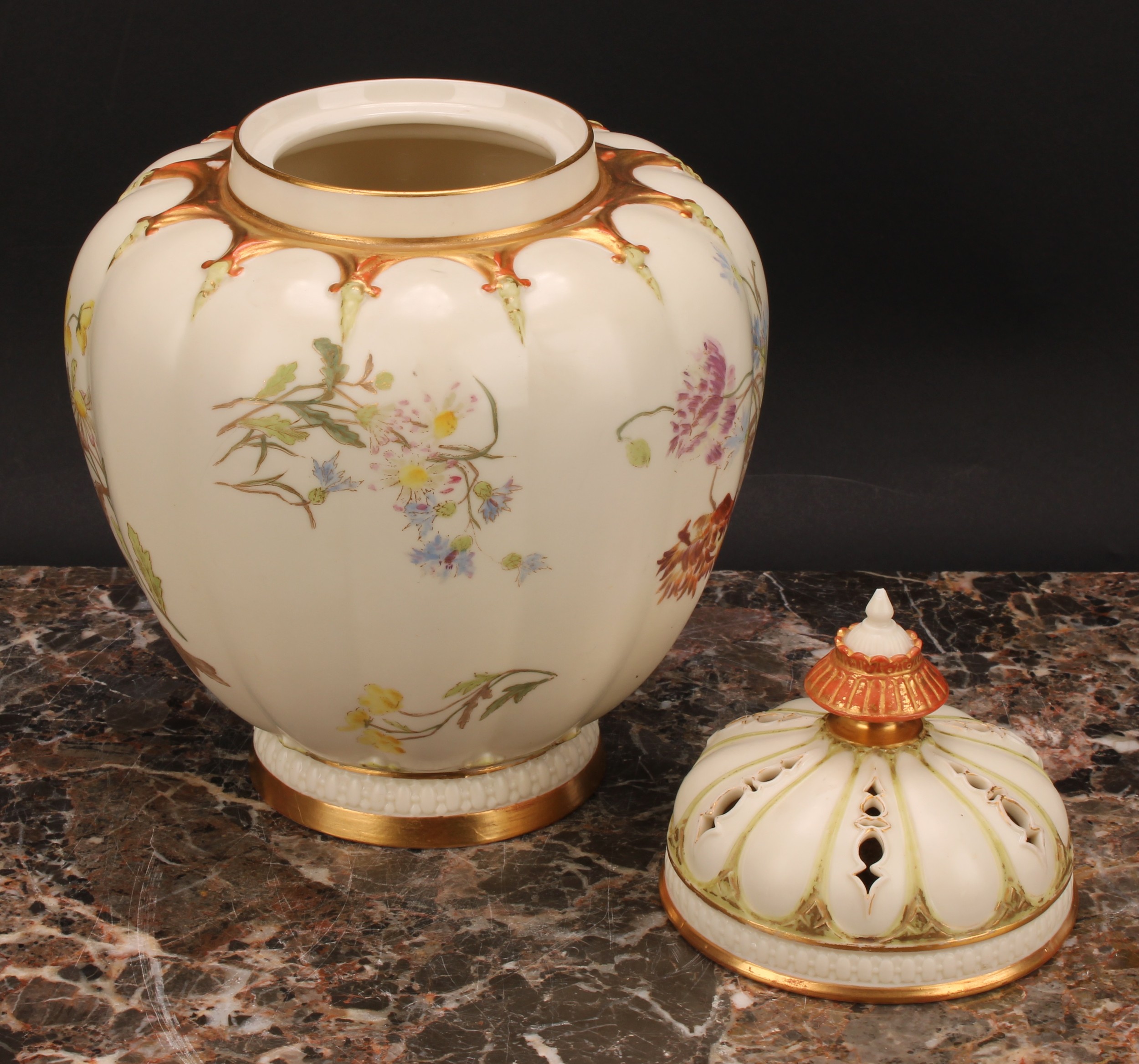 A Royal Worcester lobed ovoid pot pourri vase and cover, painted with flowers on an ivory ground, - Image 4 of 6