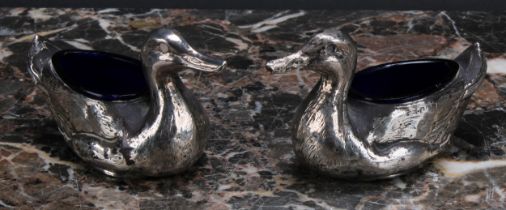 A pair of Edwardian silver novelty salts, as ducks, 9cm long, Birmingham 1905