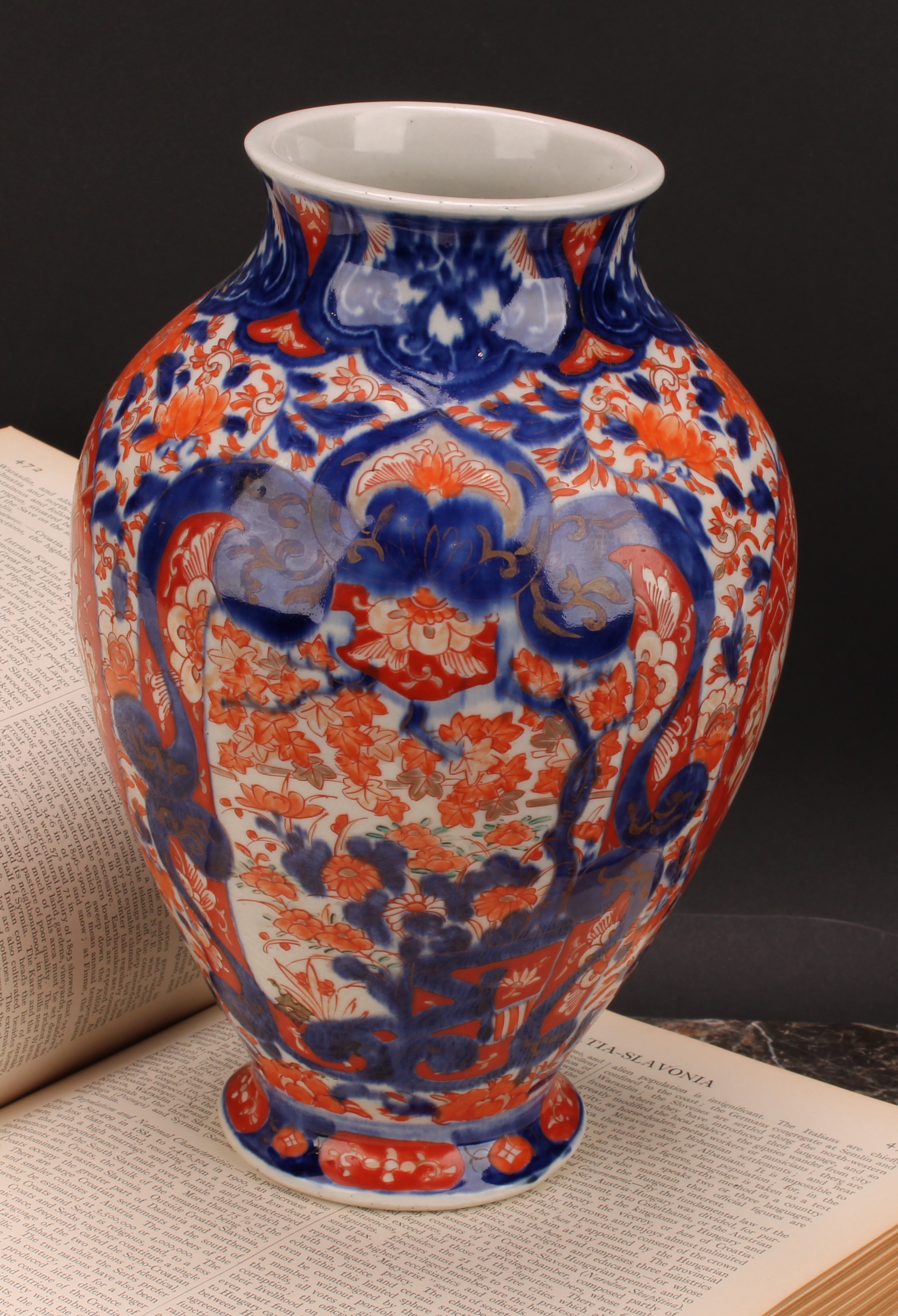 A Japanese ovoid vase, painted in the Imari palette, 24.5cm high, Meiji period