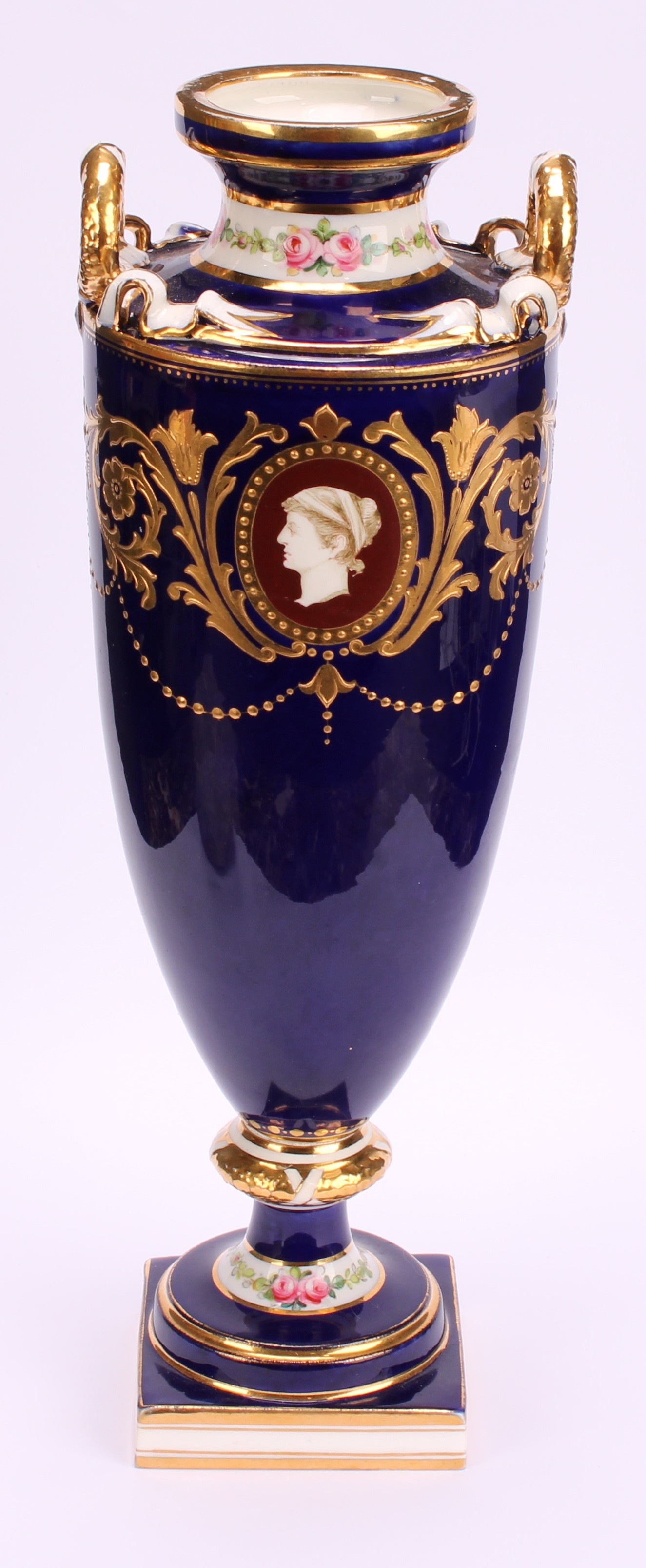 A Minton two-handled pedestal vase, painted with neo-classical portraits in raised gilt oval panels, - Bild 5 aus 6