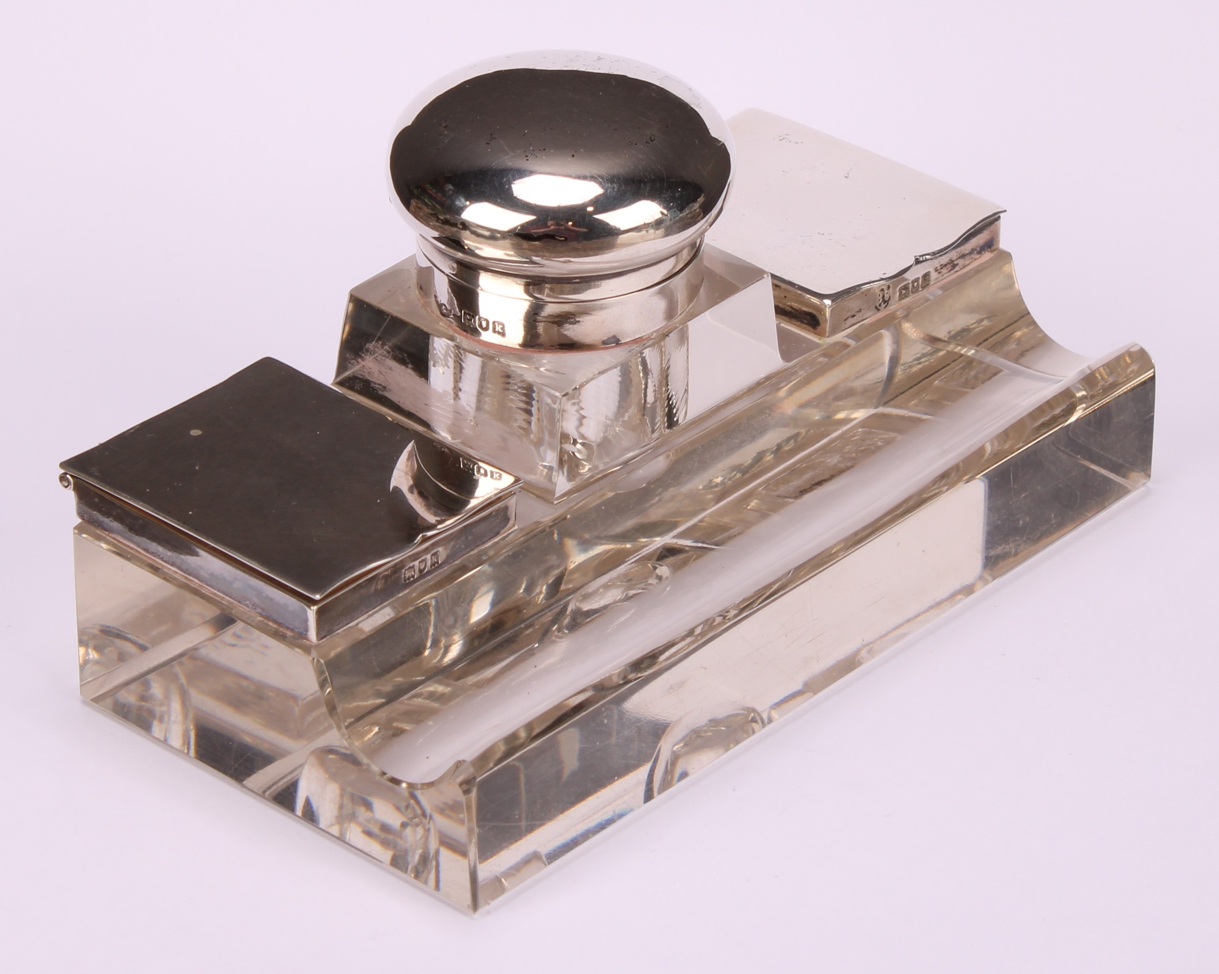An Edwardian silver mounted combination inkstand and stamp box, the central well flanked by a pair - Image 3 of 5