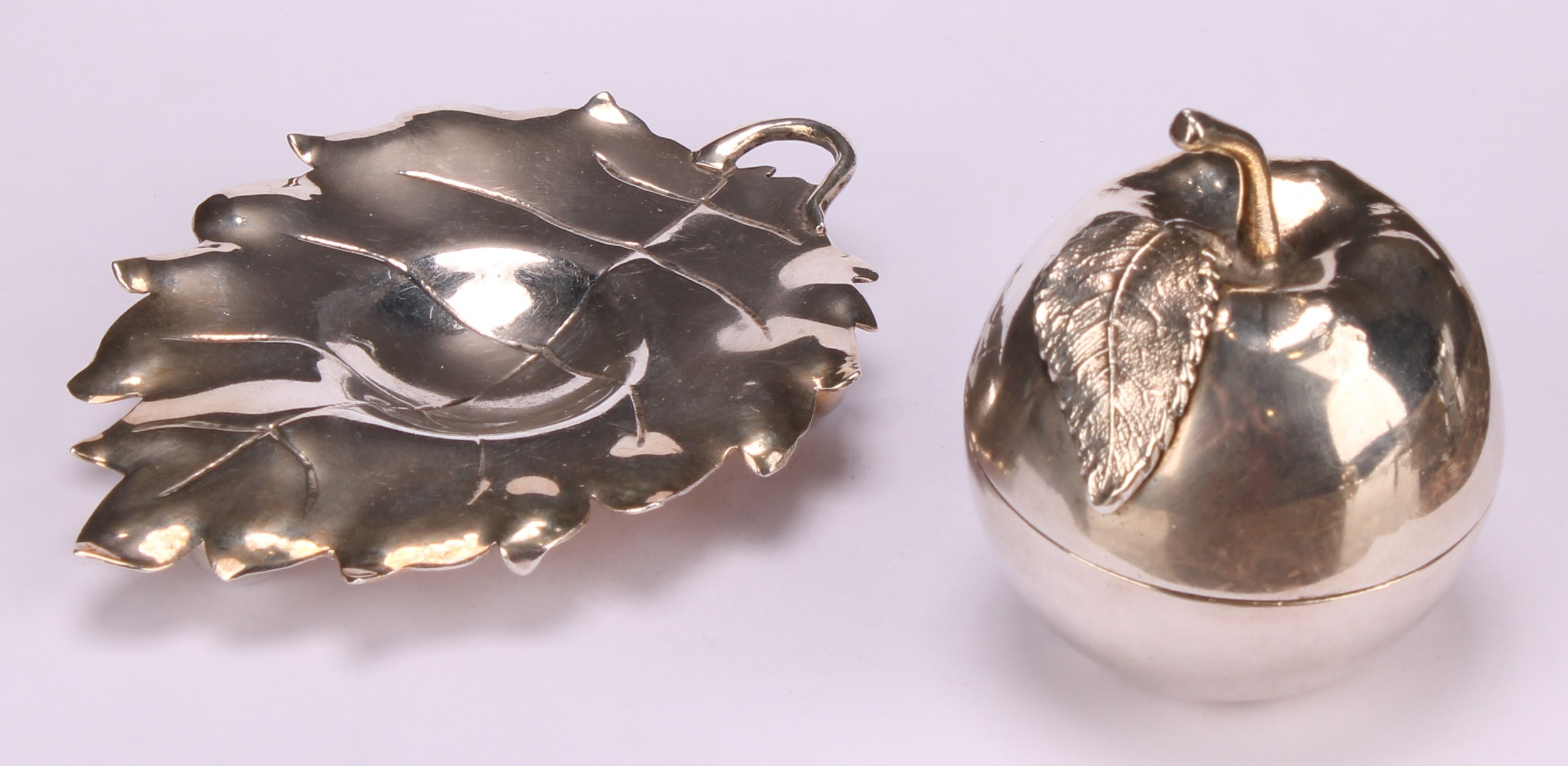 A pair of Elizabeth II silver novelty condiments and stands, modelled as apples, the cast leaf - Image 5 of 16