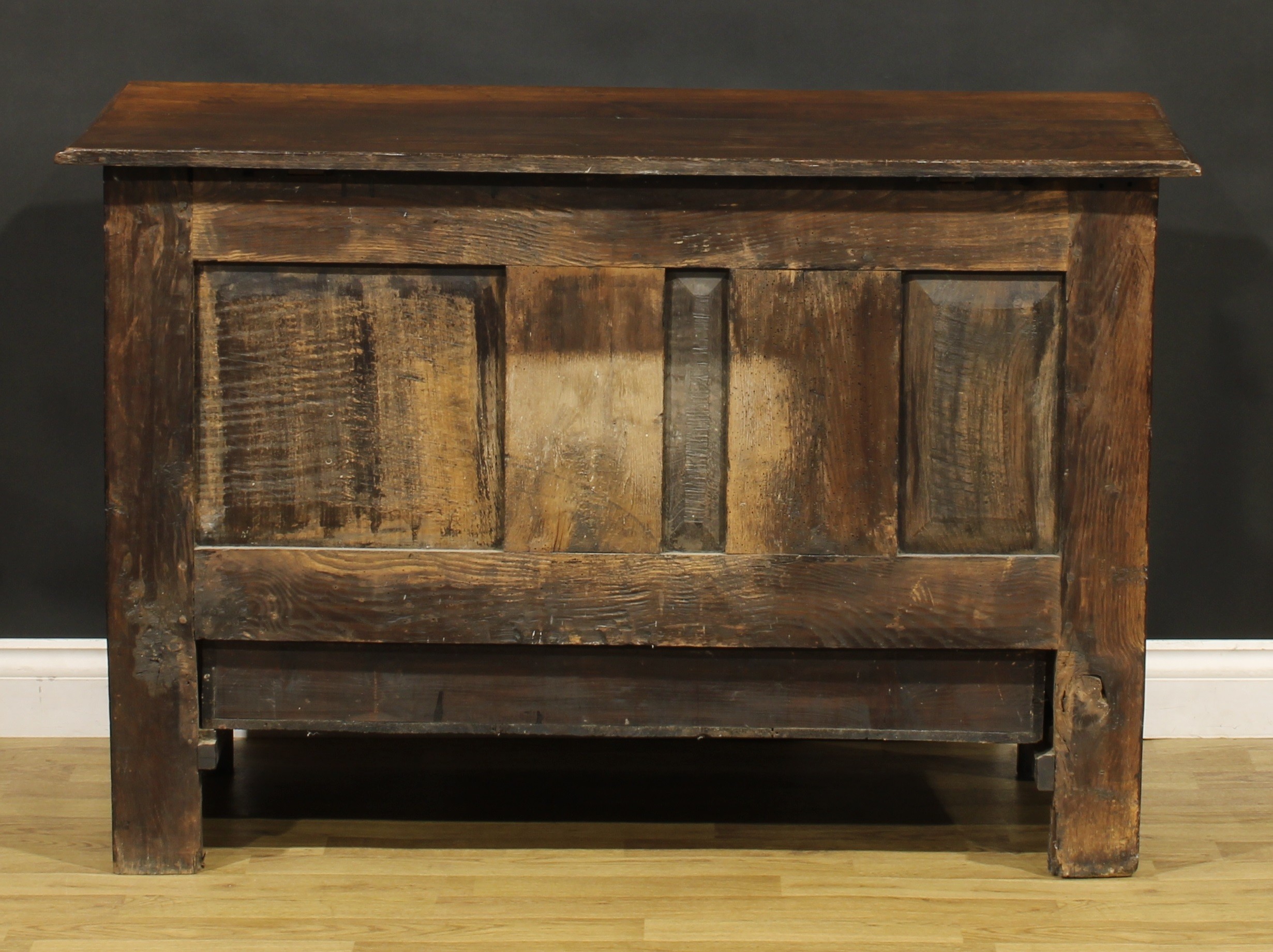 An 18th century design oak mule chest, hinged top above three raised and fielded panels outlined - Image 5 of 5