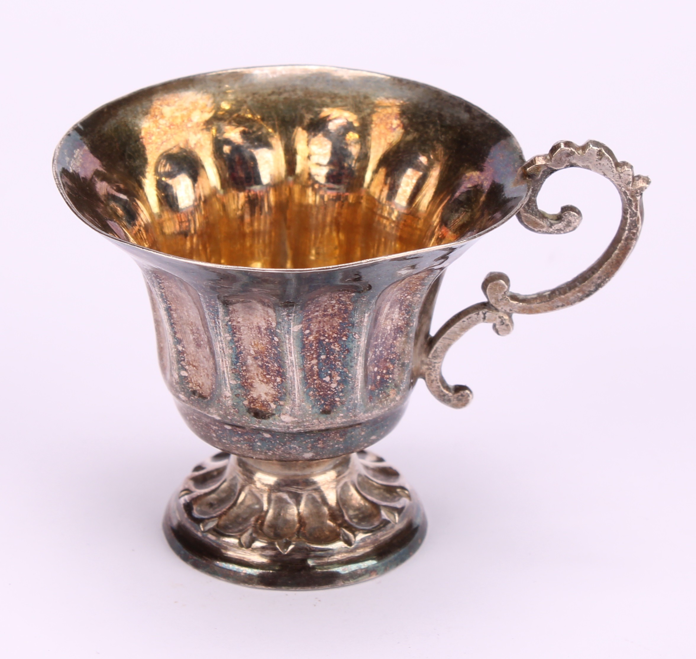 A set of twelve Italian silver fluted bell shaped pedestal grappa cups, double-scroll handles, 4.5cm - Image 3 of 6