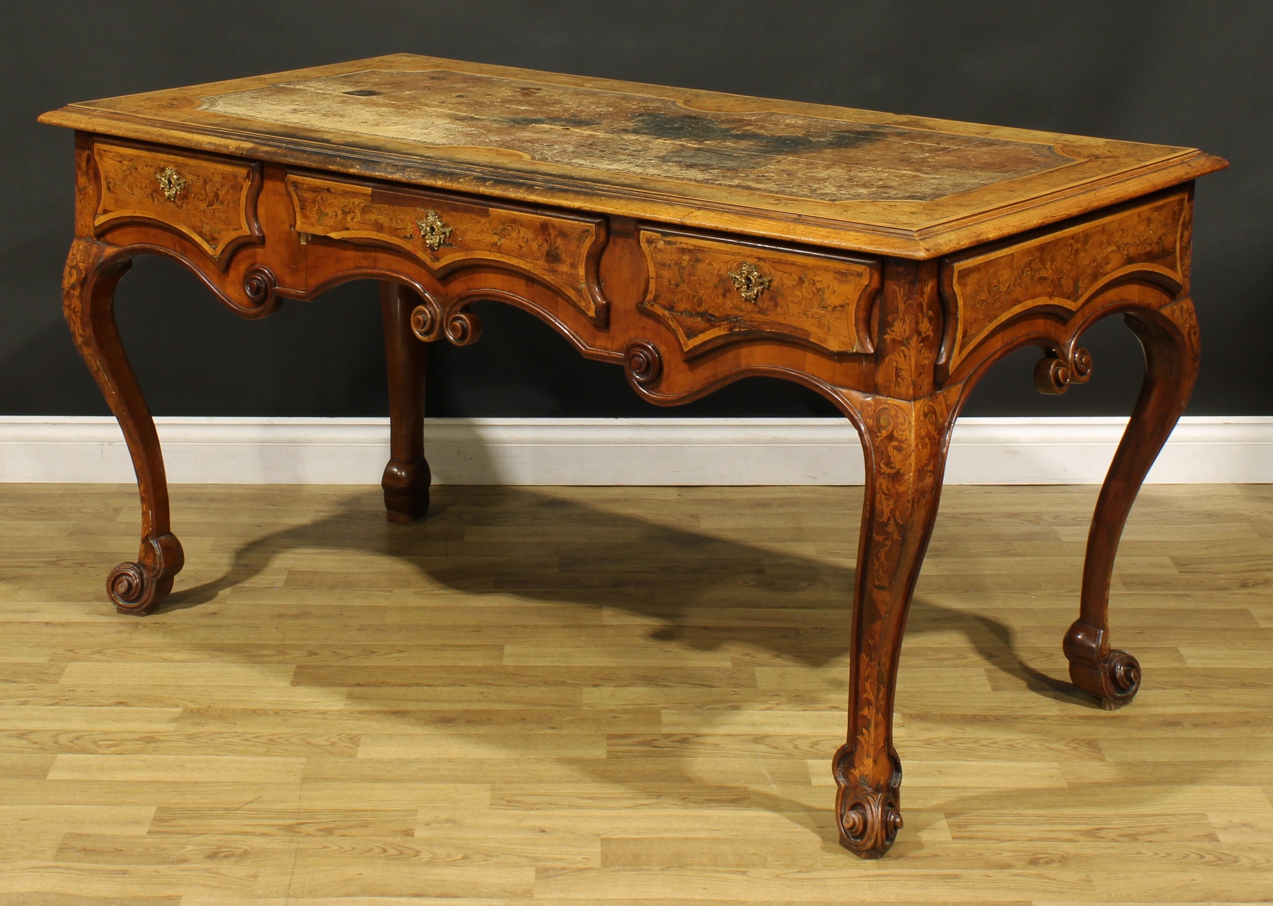 A 19th century Continental walnut and marquetry bureau plat, rectangular top with inset tooled and - Image 5 of 6