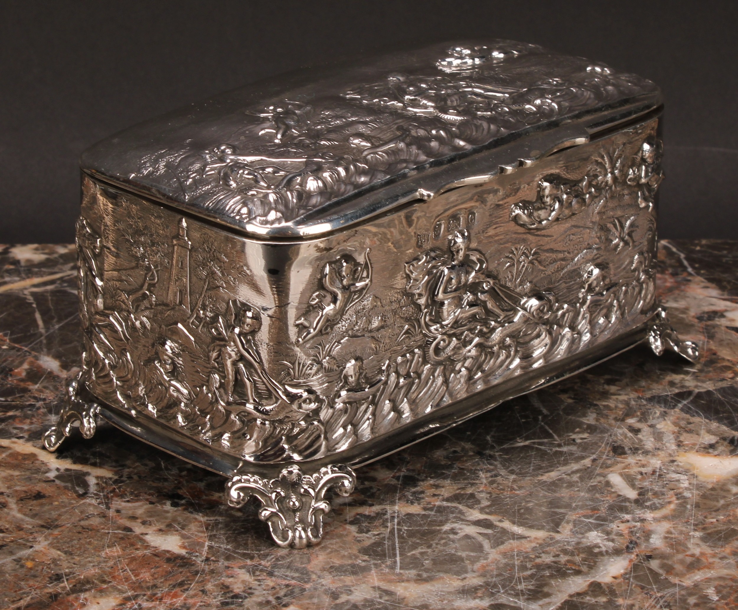 An Edwardian silver rounded rectangular casket, embossed after the antique with Venus in a chariot - Image 4 of 7