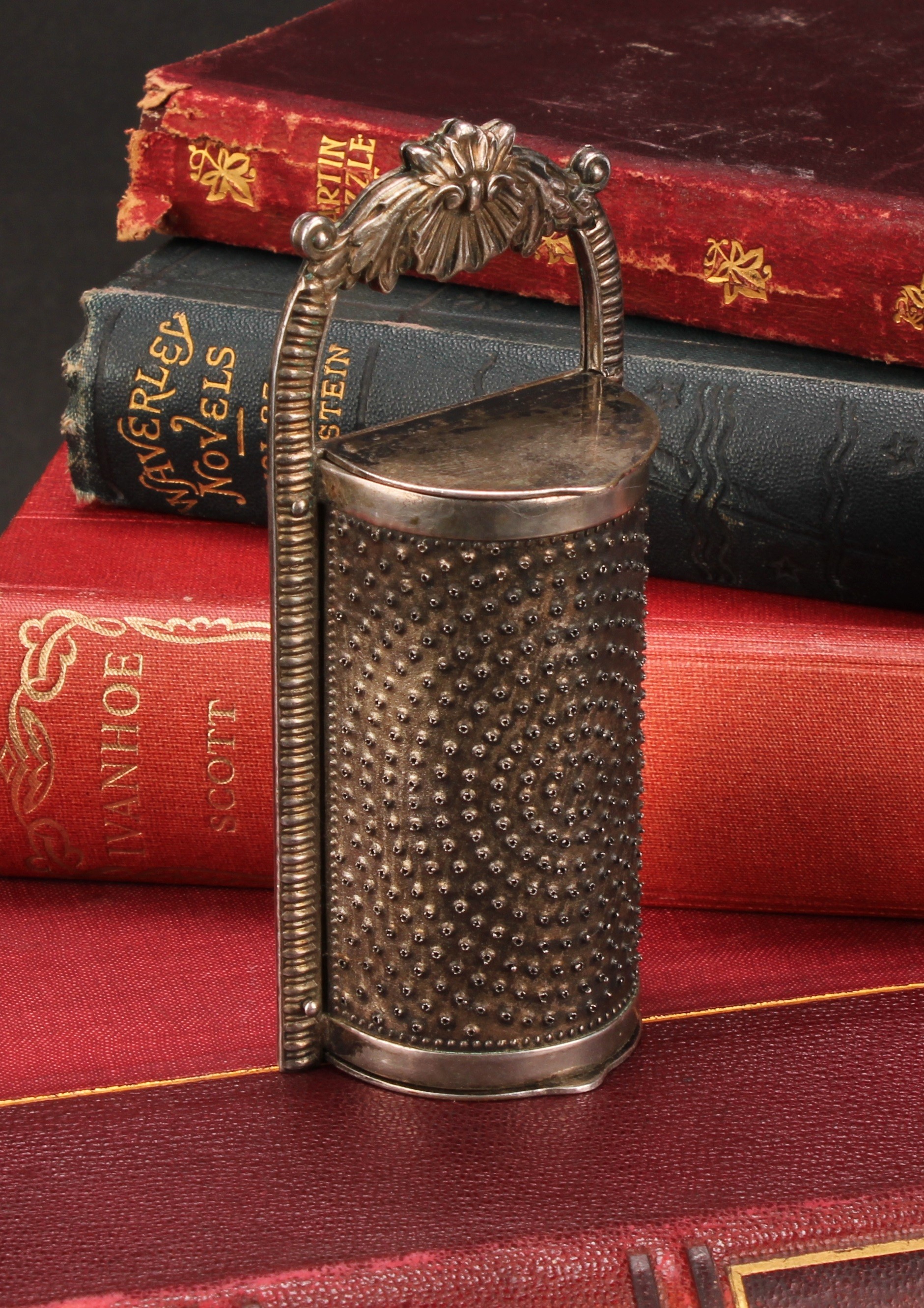 A George III style plated nutmeg grater, Dubarry Pro Patent, Rd. 765097, 10.5cm high, 20th century