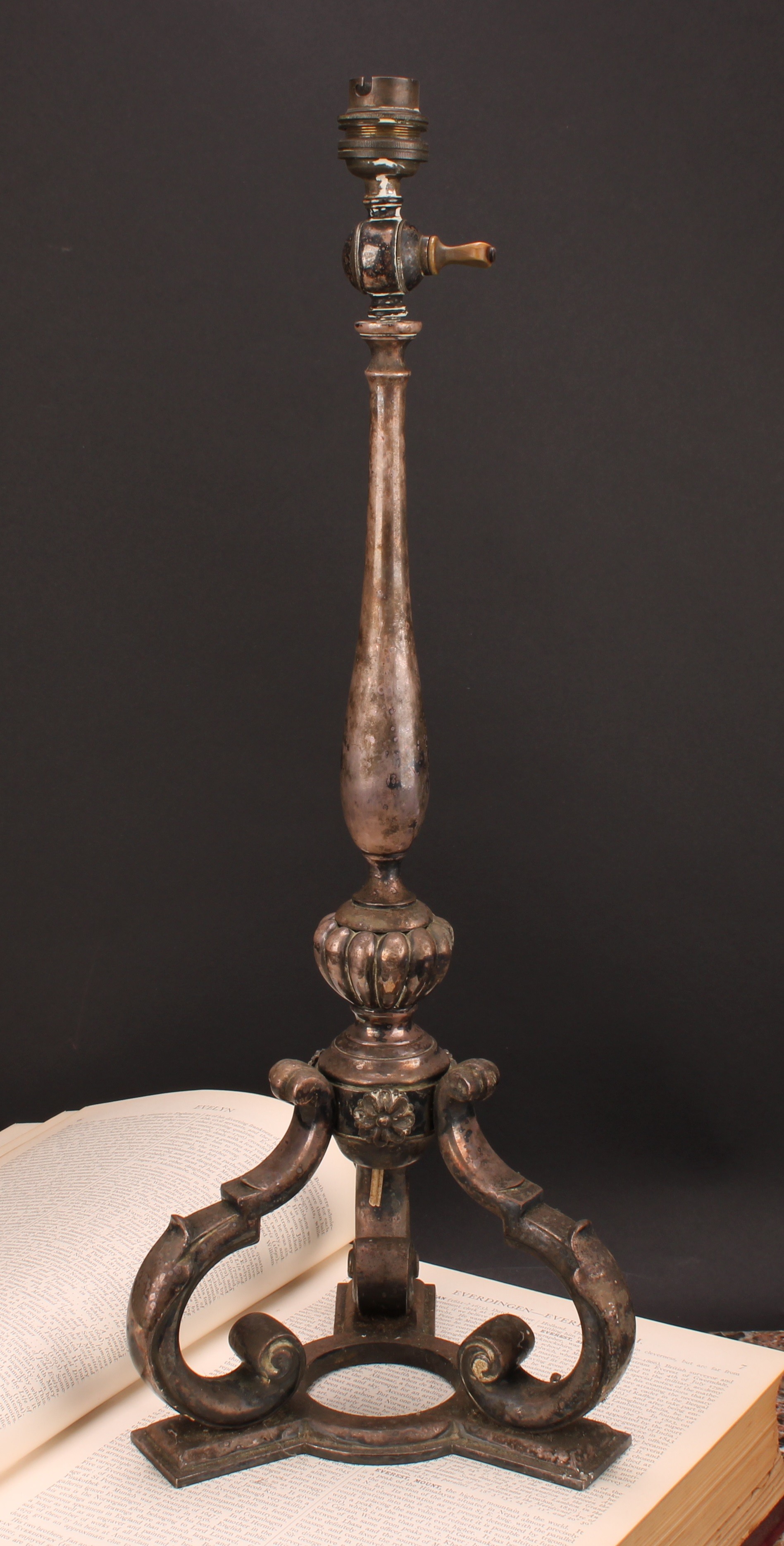 An early 20th century silver plated pullman lamp, designed for a railway carriage, articulated