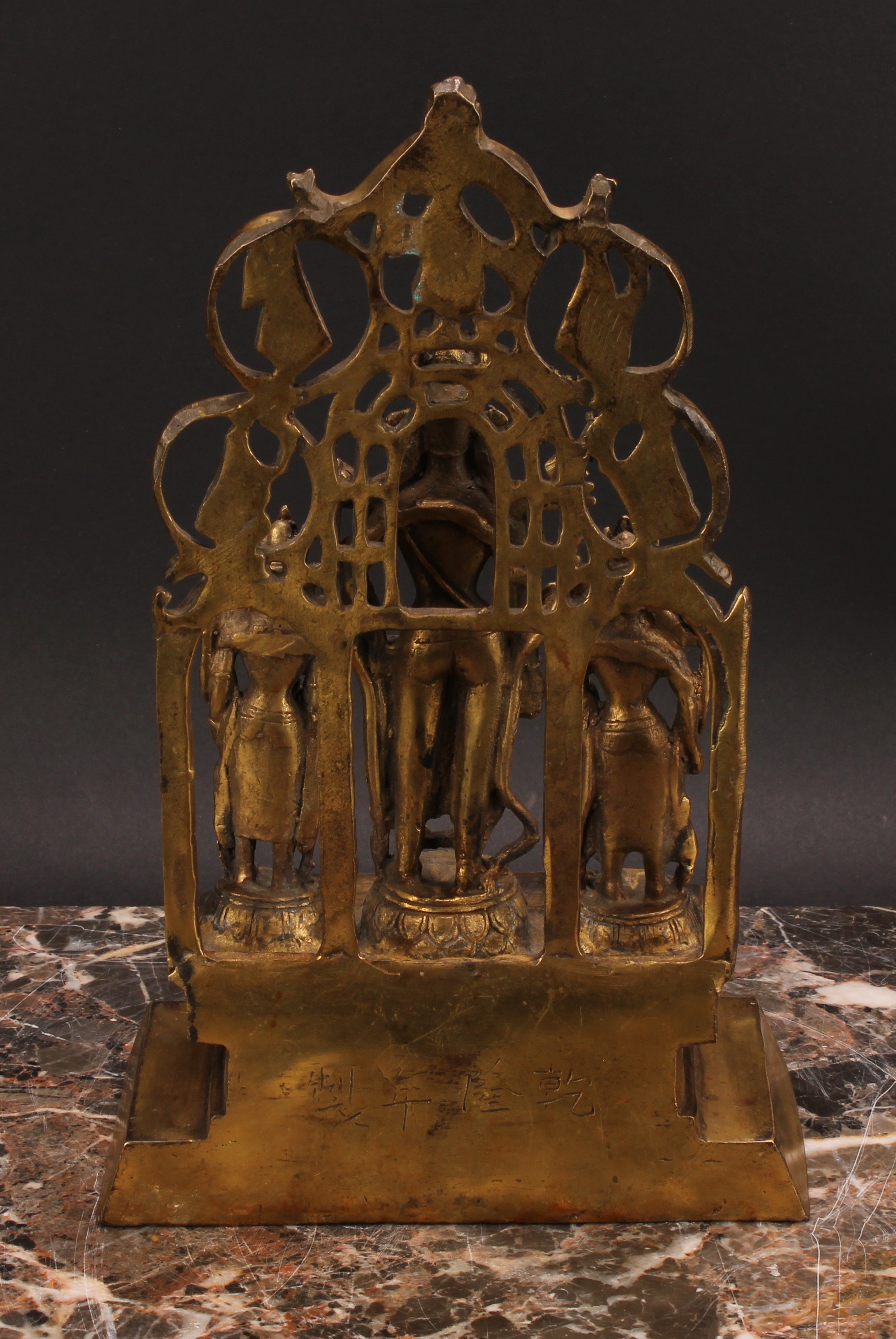 A Chinese/Tibetan gilt bronze shrine figure, cast with three figures, calligraphy script to verso, - Image 4 of 5
