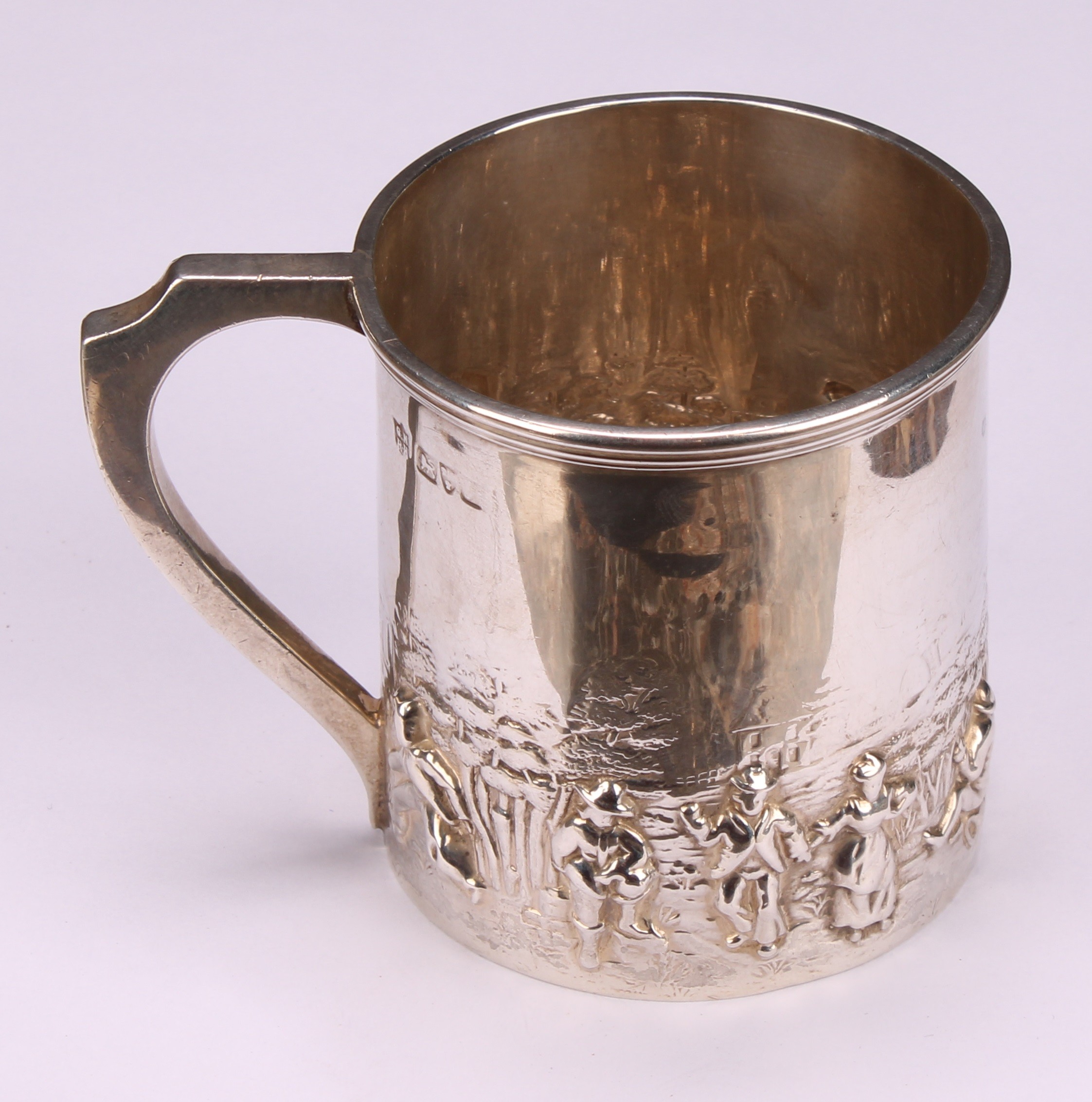 An Edwardian silver Christening mug, chased with a band of figures in the manner of Teniers, 6.5cm - Image 2 of 5