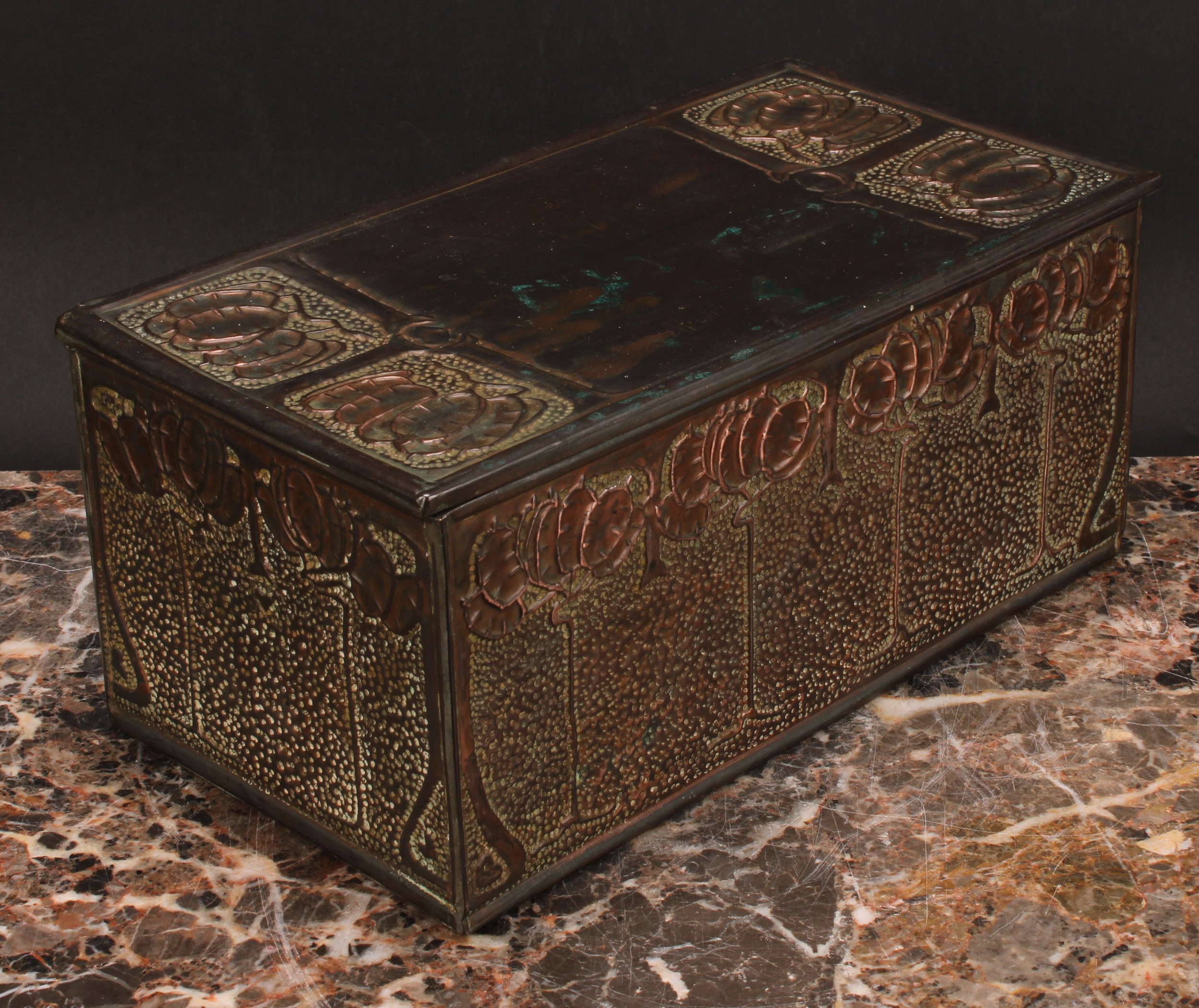 An Arts and Crafts copper rectangular caddy, decorated in relief in the Art Nouveau manner with - Image 3 of 4