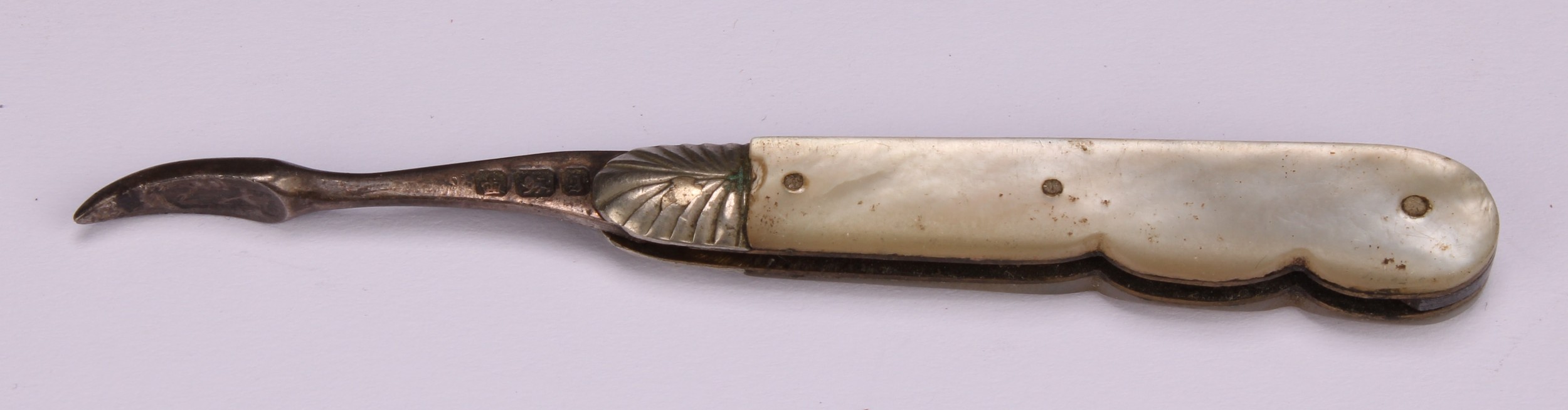 An Edwardian silver hafted magnifying glass, 16cm long, Adie & Lovekin Ltd, Birmingham 1907; a - Image 6 of 7