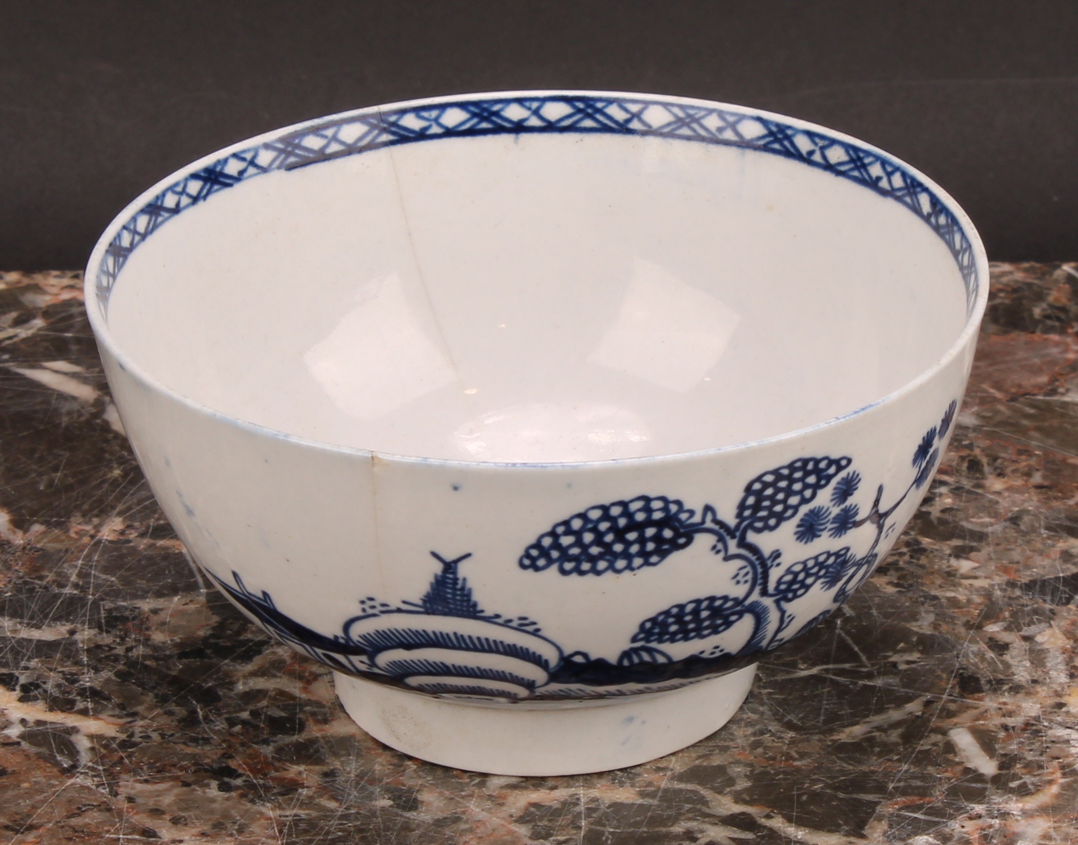 A Chaffers Liverpool punch bowl, painted in Chinoiserie style in underglaze blue, with a - Image 10 of 11