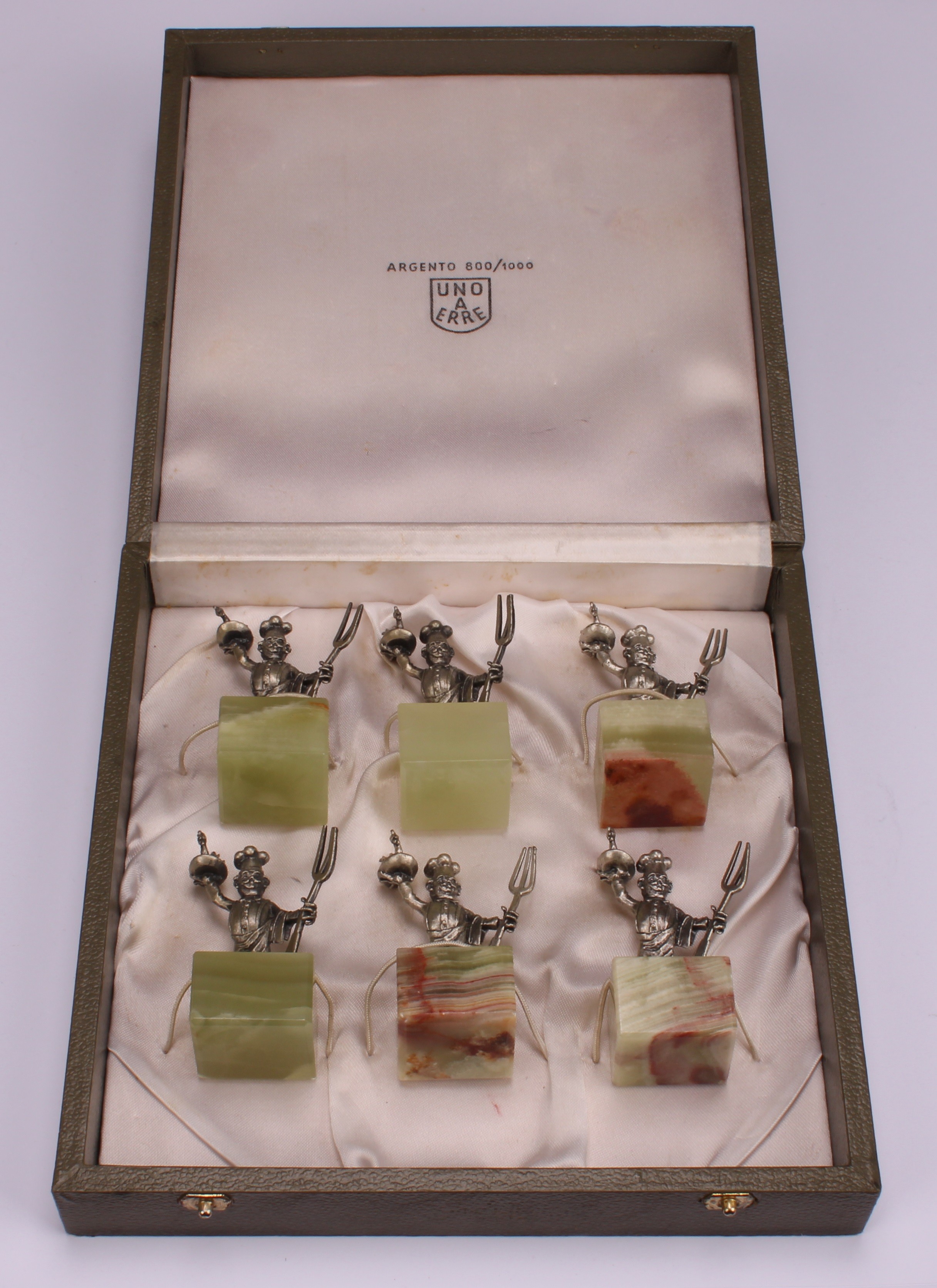 A set of six Italian silver novelty menu holders, each as a chef, onyx bases, 6cm high, cased - Image 7 of 7