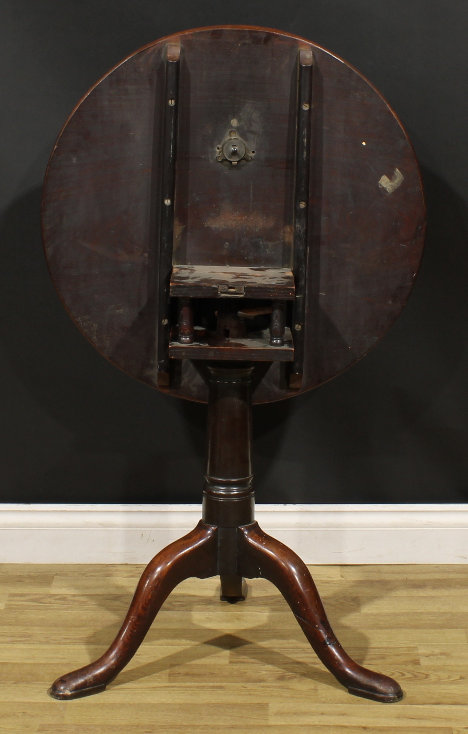 A George III mahogany birdcage tripod occasional table, one-piece circular tilting top, cannon - Image 4 of 4