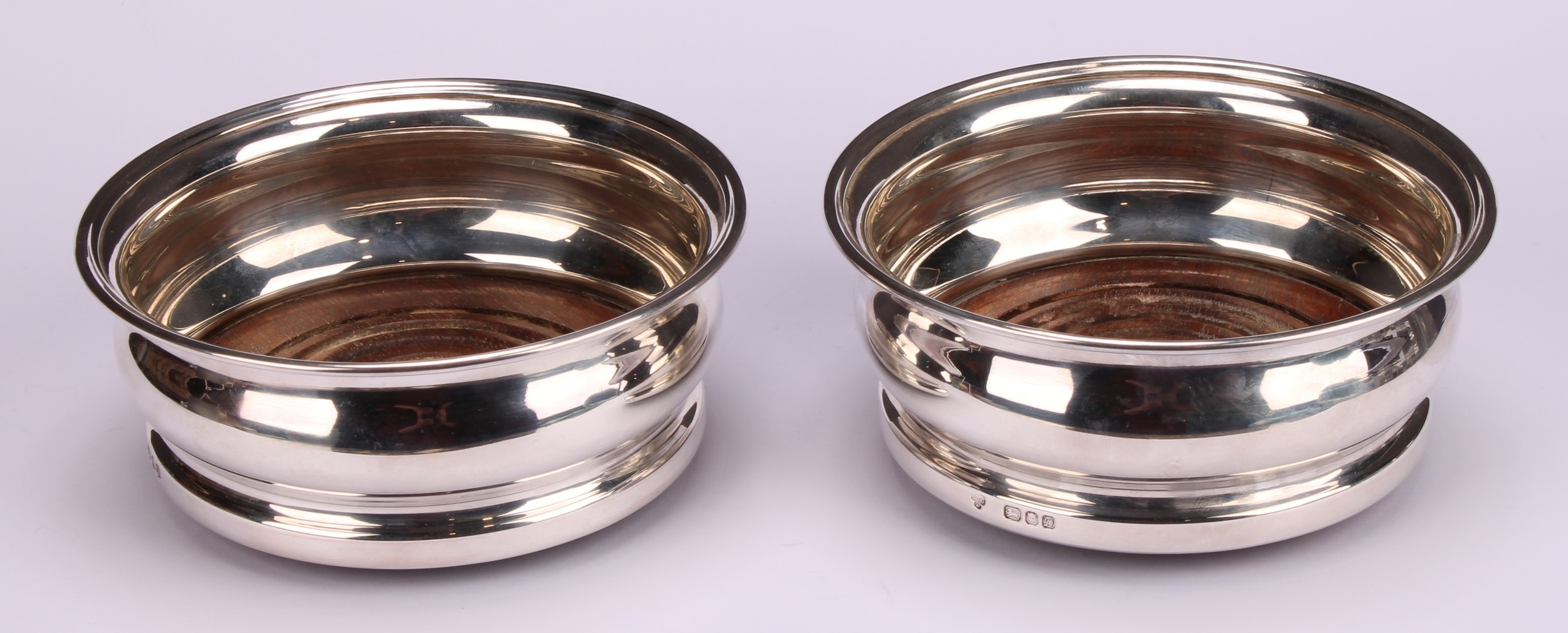 A pair of George III design silver wine coasters, quite plain, draught-turned bases, 12.5cm diam, - Image 2 of 6