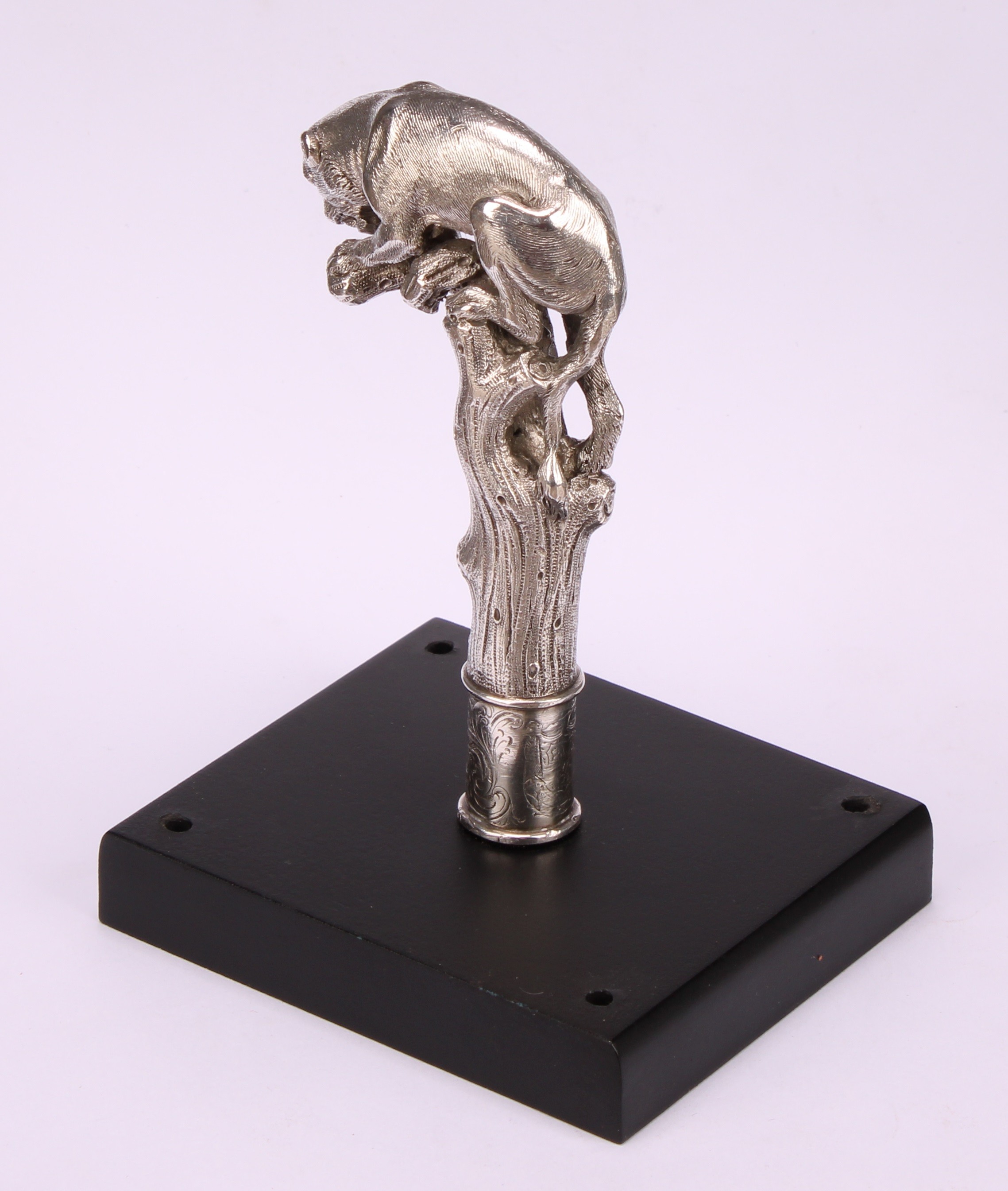 A Victorian silver novelty walking cane handle, cast as a tiger climbing a tree, 10cm long, London - Image 4 of 5