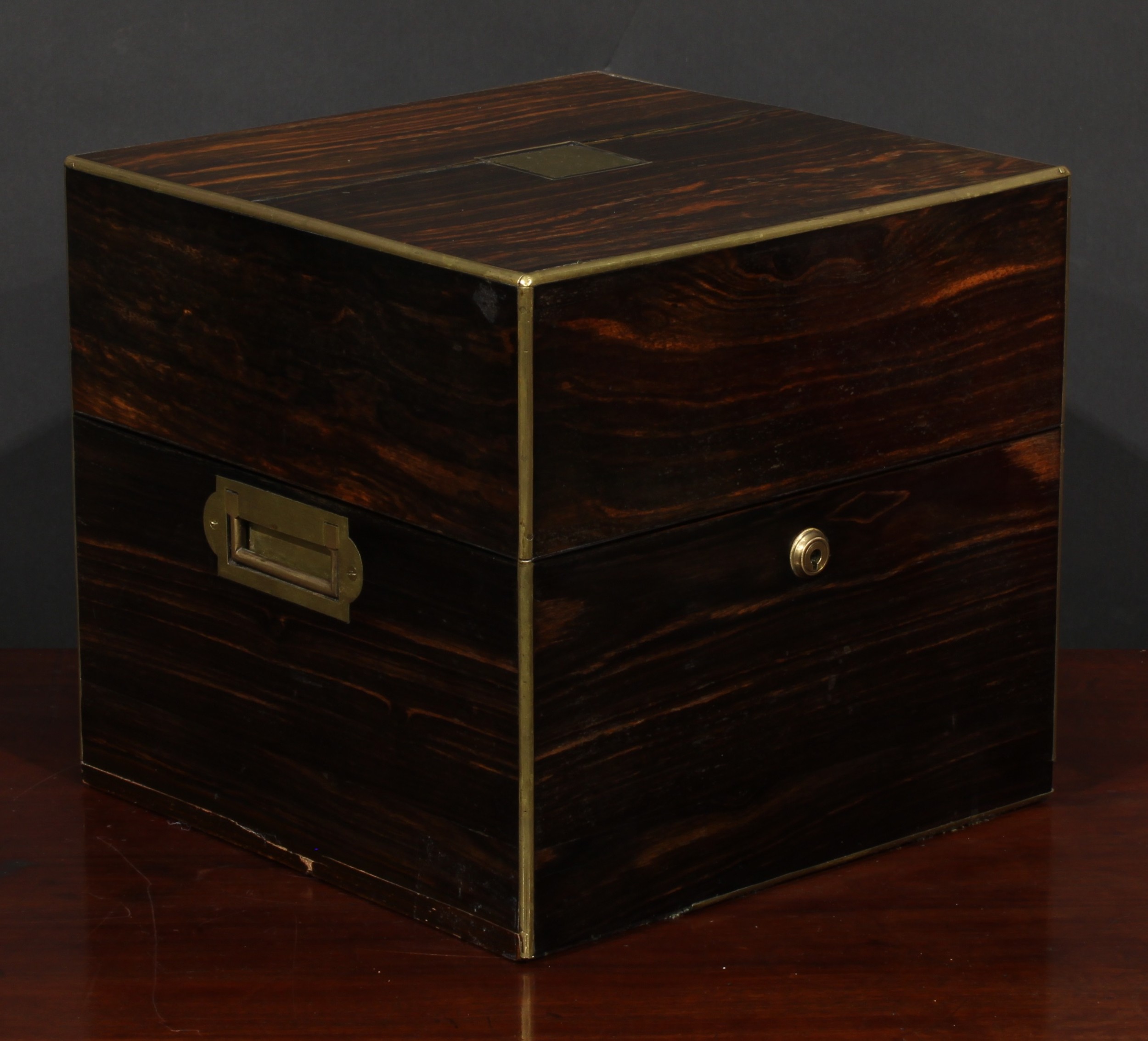 A Victorian coromandel four-section decanter box, hinged cover, flush campaign type handles to - Bild 2 aus 3