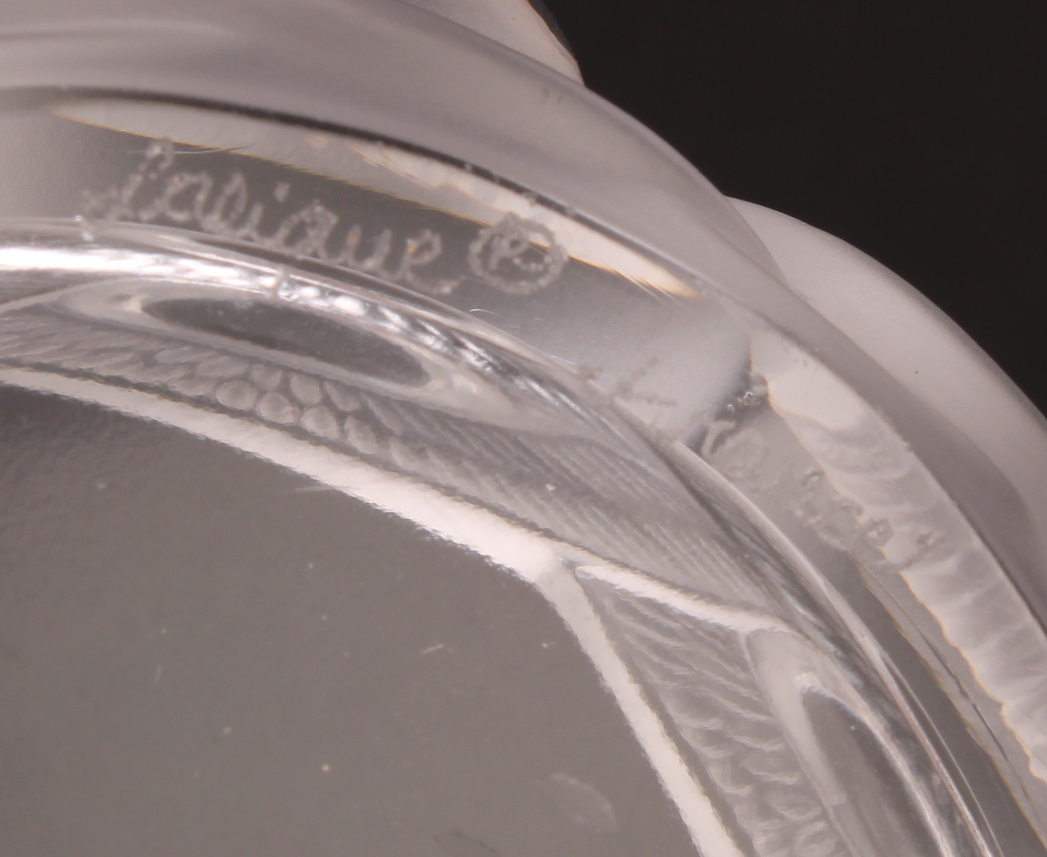 A Lalique 'Gao' circular glass dish, the exterior with frosted intersecting ribbons enclosing - Image 4 of 4