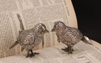 A pair of Elizabeth II silver novelty peppers, cast as birds, 6.5cm high, London 1977, 174g