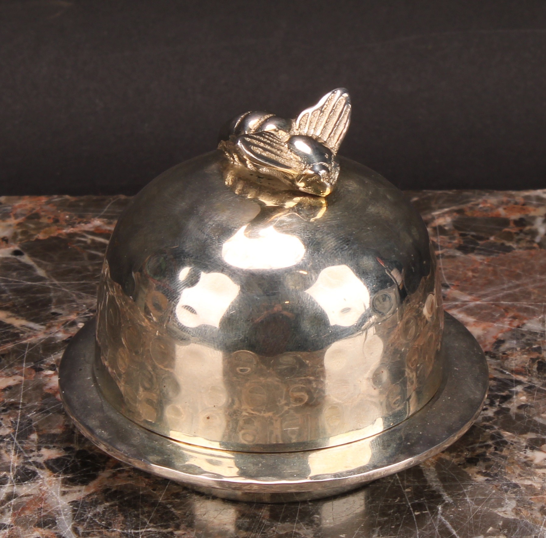 A contemporary silver plated novelty honey jar, the domed cover crested by a bee, 8cm diam, Culinary - Image 2 of 4