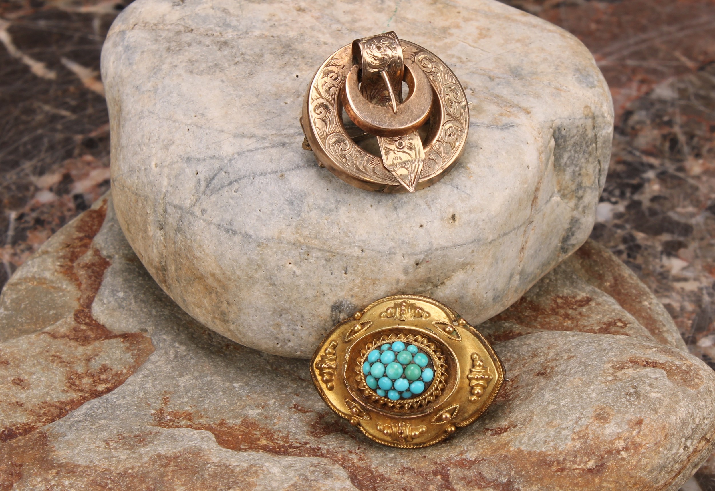 A Victorian yellow metal turquoise target brooch, lobbed oval form, turquoise cabochon beaded