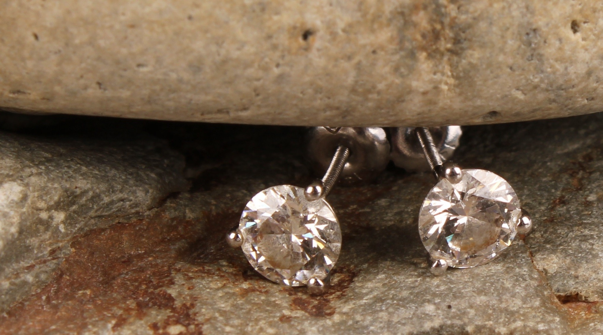 A pair of 14ct white gold diamond stud earring, each diamond approx. 5.8mm, approx. total weight 1.