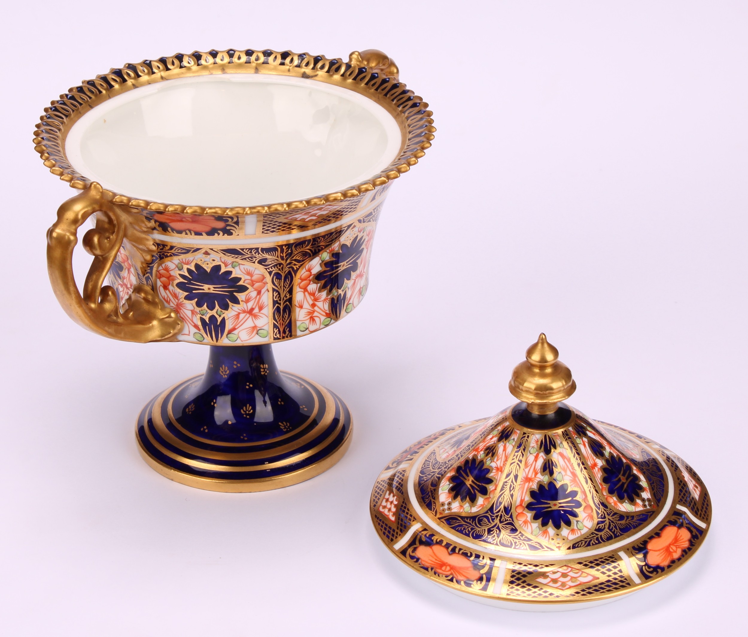 A Royal Crown Derby 1128 Imari pattern campana shaped two-handled vase and cover, castellated rim, - Image 4 of 7